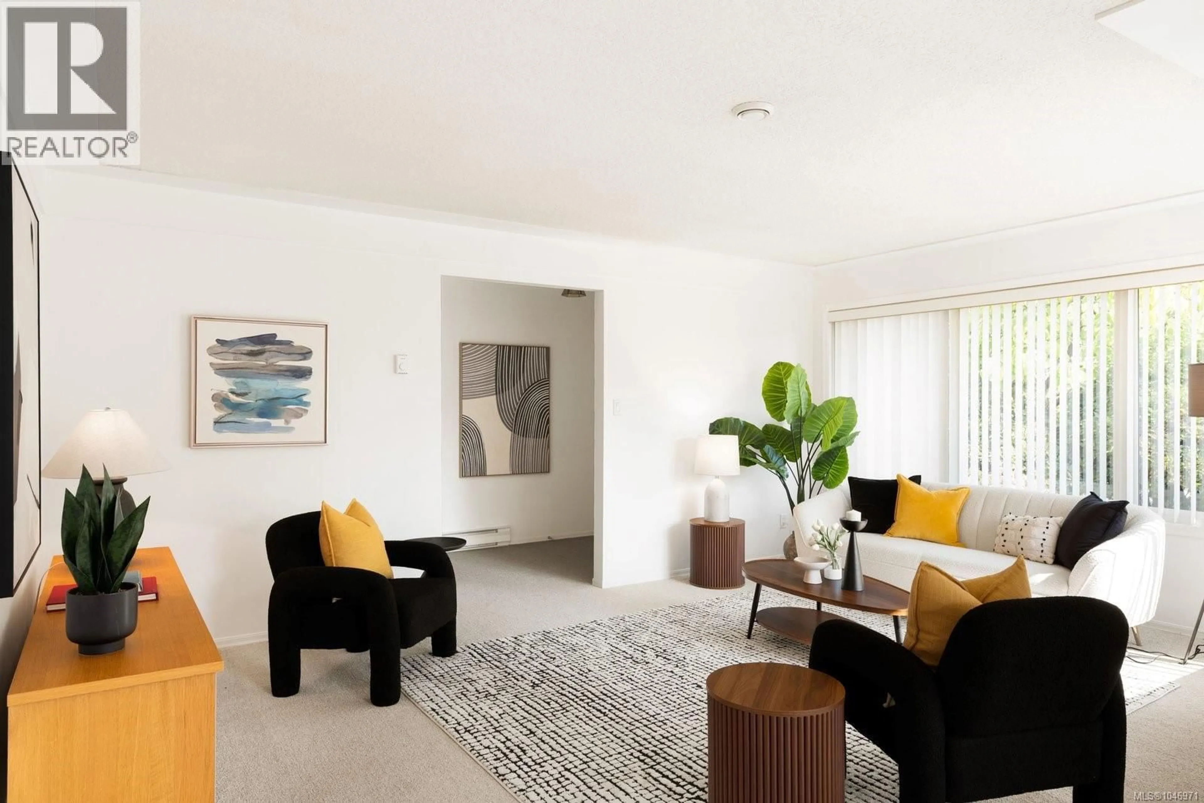 Living room with furniture, unknown for 7436 EAST SAANICH ROAD, Central Saanich British Columbia V8M1W2