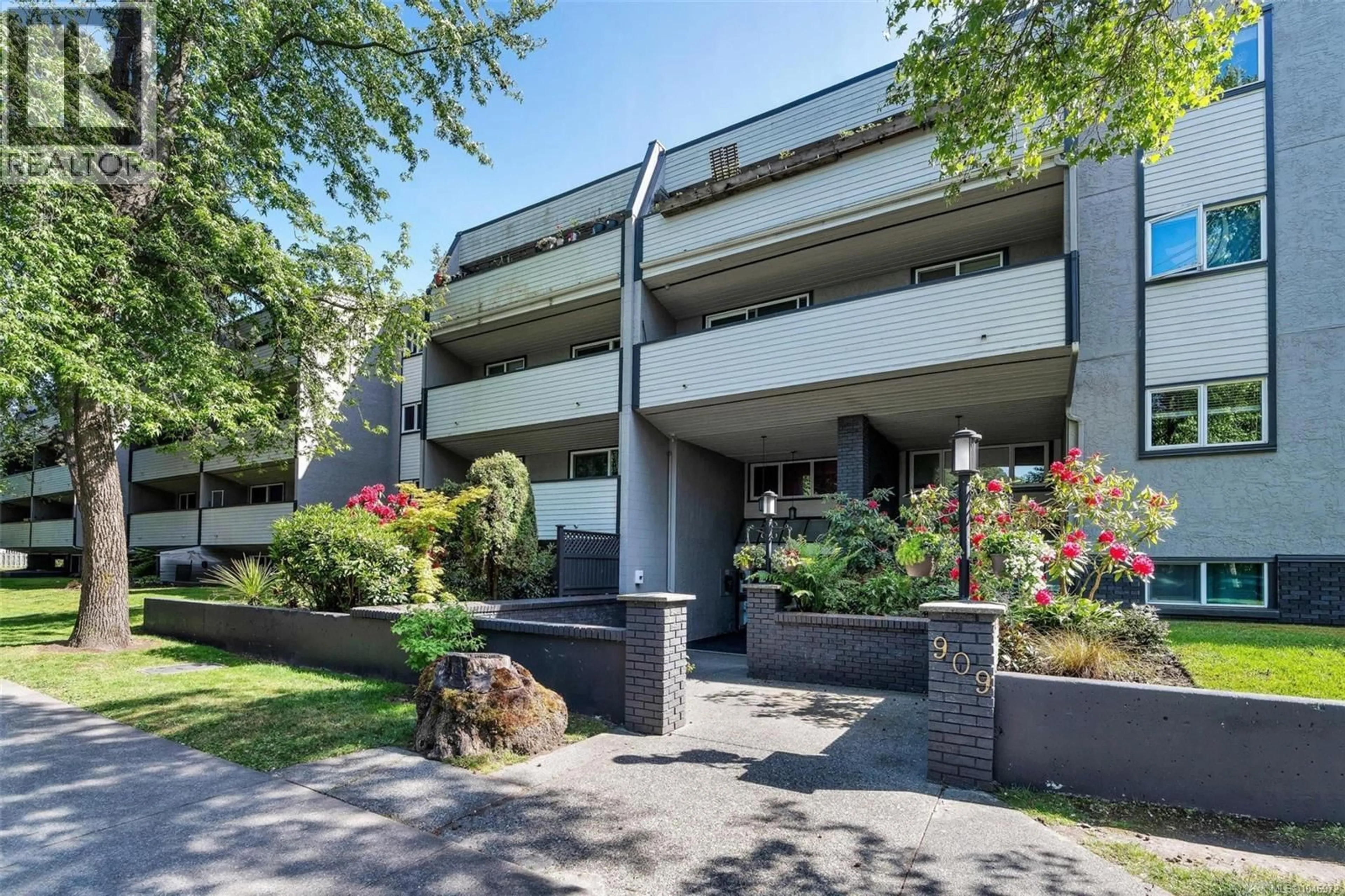 Patio, building for 417 - 909 PEMBROKE STREET, Victoria British Columbia V8T4Z5