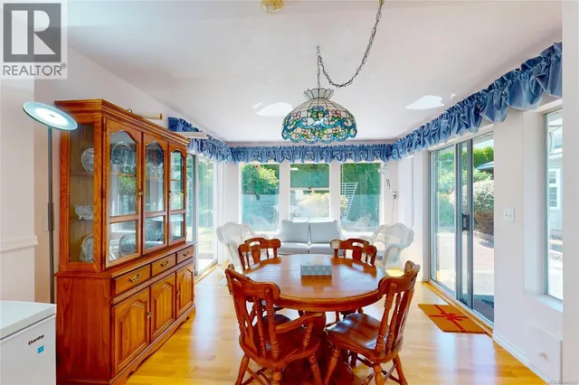 4878 SEA RIDGE DRIVE, Saanich 3