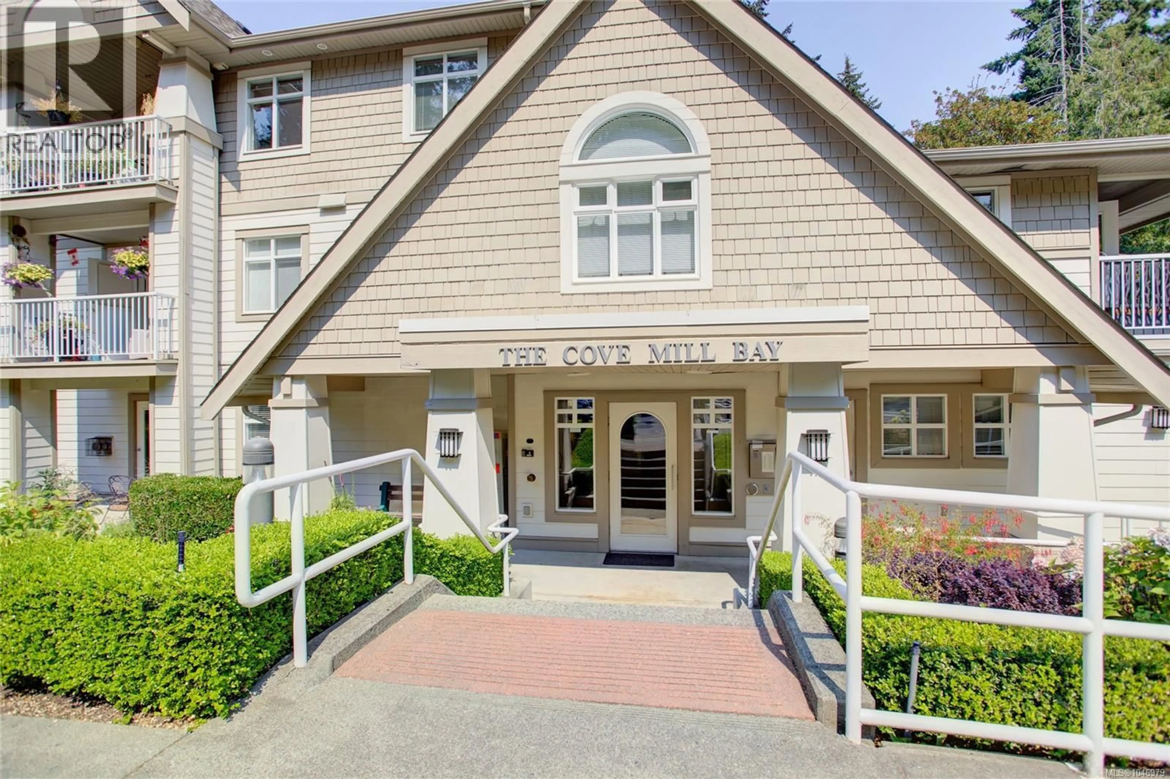 Indoor foyer for 207 - 2777 BARRY ROAD, Mill Bay British Columbia V0R2P2