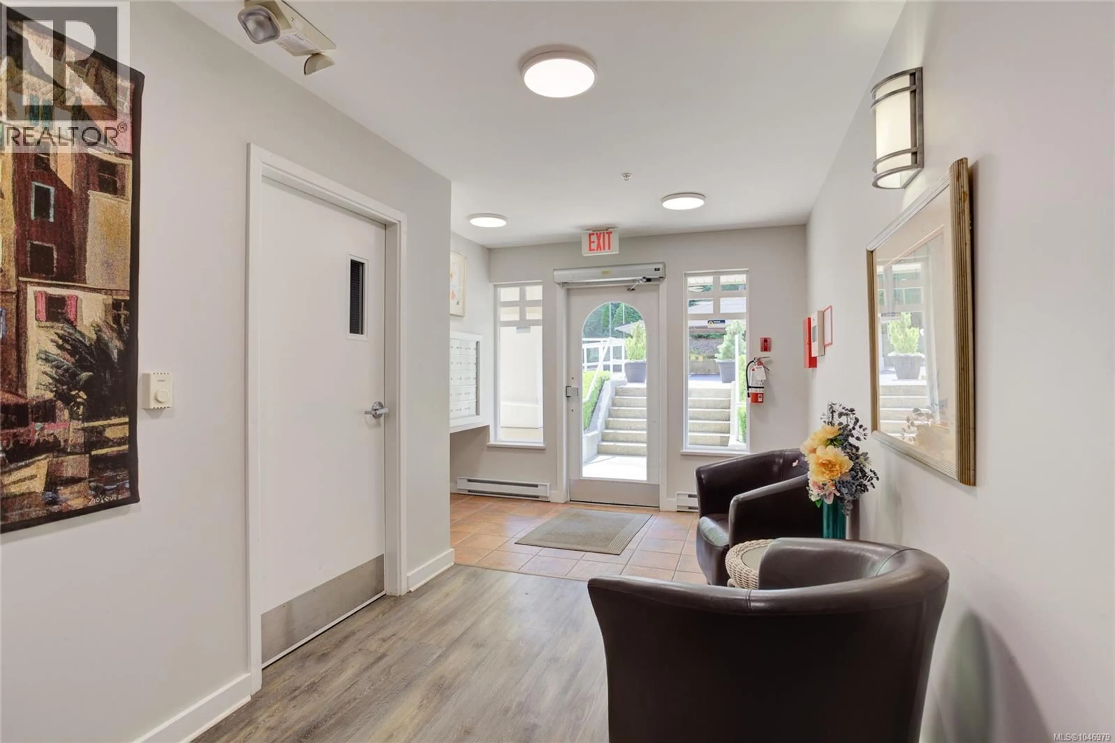 Indoor foyer for 207 - 2777 BARRY ROAD, Mill Bay British Columbia V0R2P2