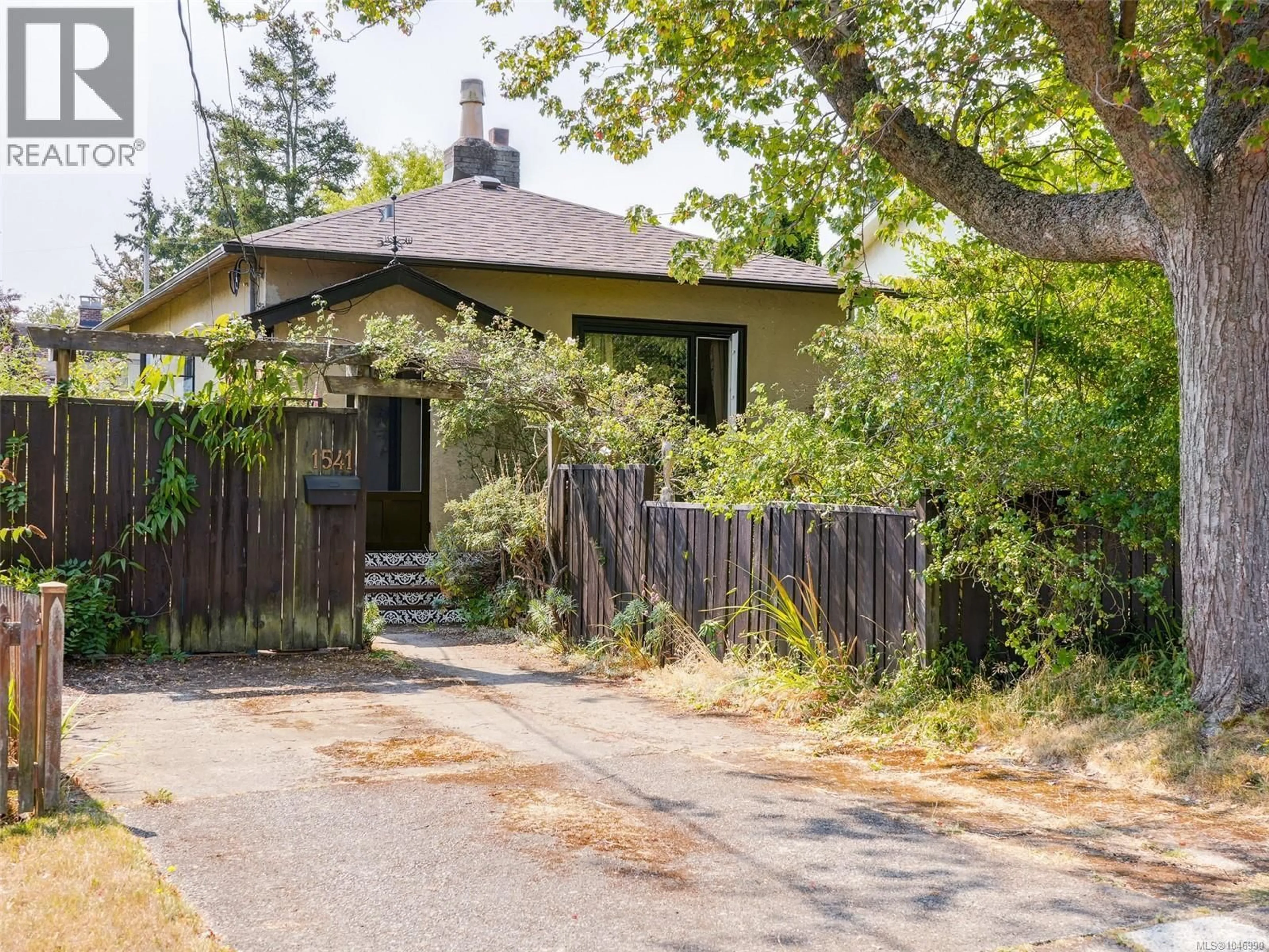 Unknown for 1541 BURTON AVENUE, Victoria British Columbia V8T2N3