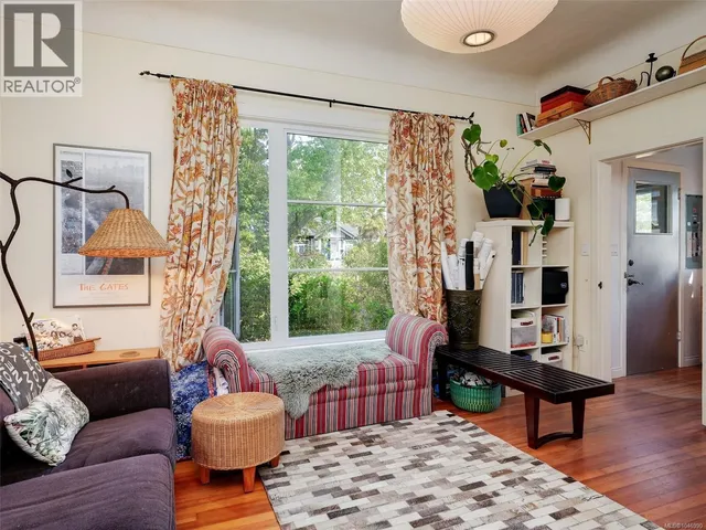 1541 BURTON AVENUE, Victoria 2