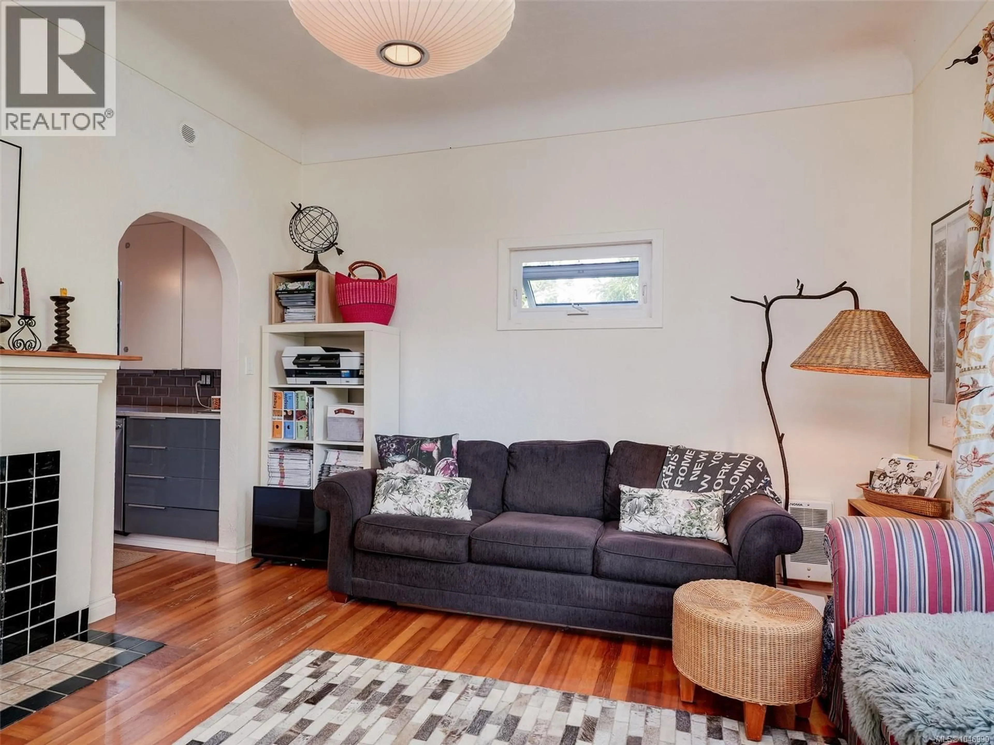 Living room with furniture, unknown for 1541 BURTON AVENUE, Victoria British Columbia V8T2N3