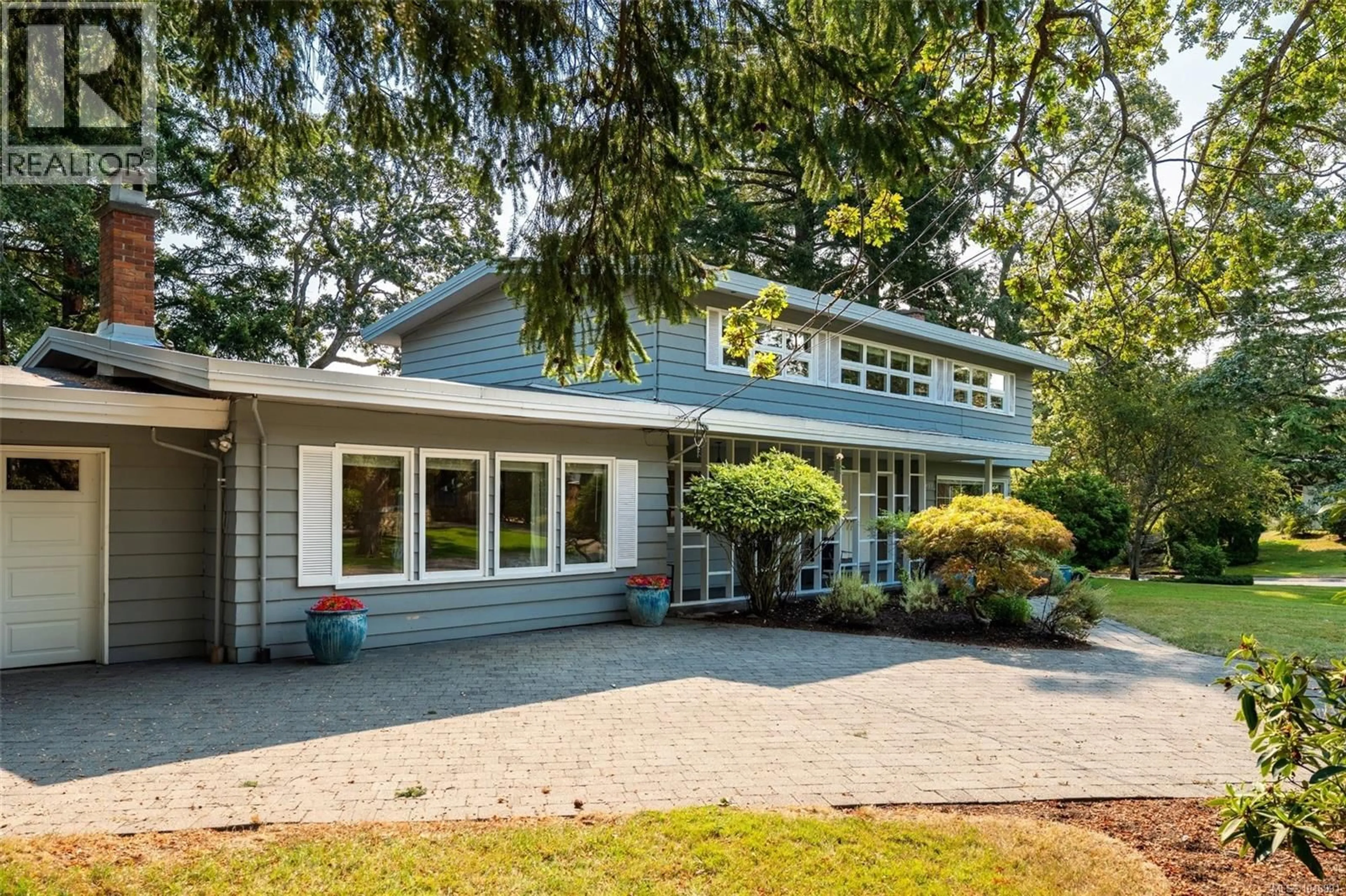 Home with vinyl exterior material, unknown for 3459 PLYMOUTH ROAD, Oak Bay British Columbia V8P4X6