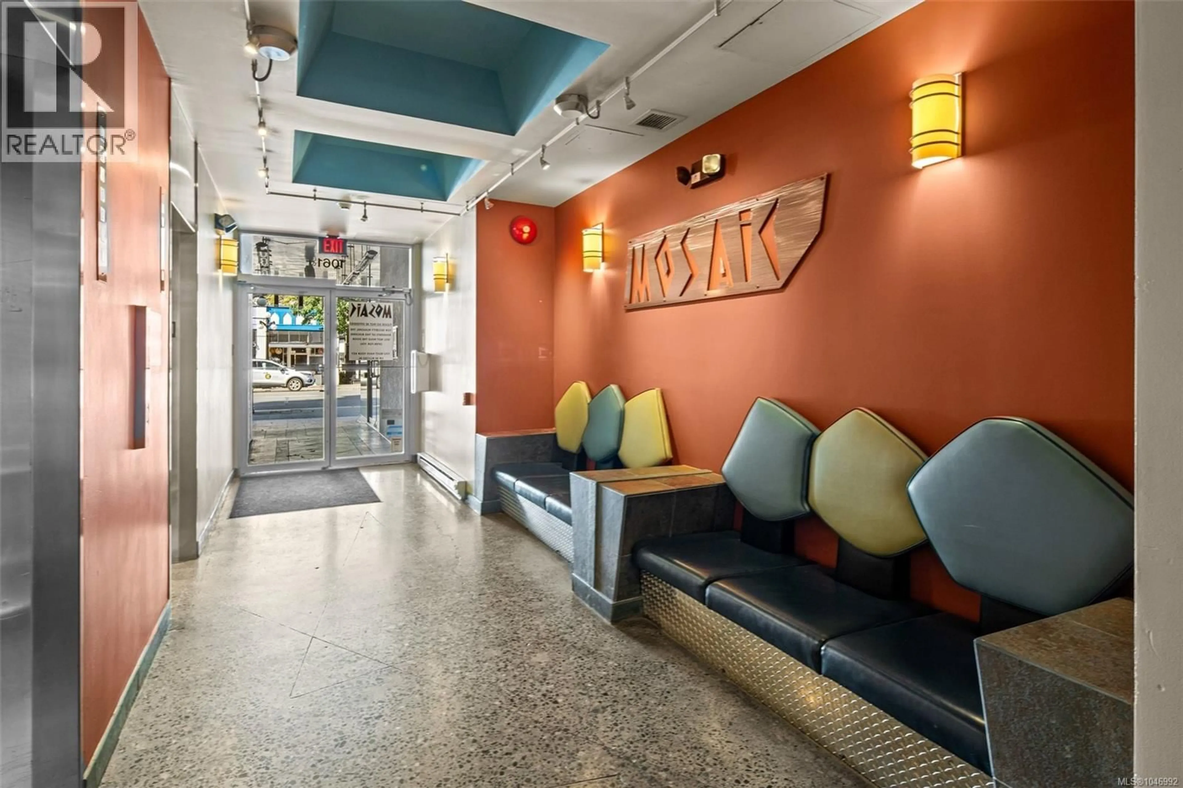 Lobby for 303 - 1061 FORT STREET, Victoria British Columbia V8V3K5