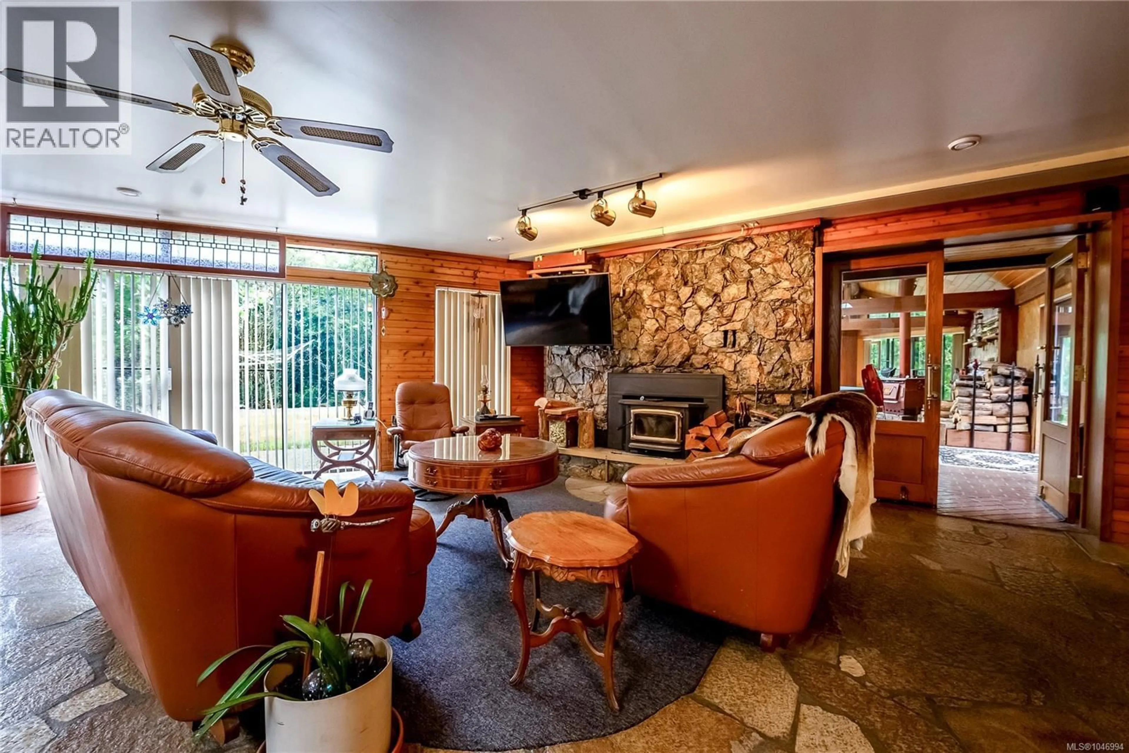 Lobby for 1698 MILLSTREAM ROAD, Highlands British Columbia V9B6E7