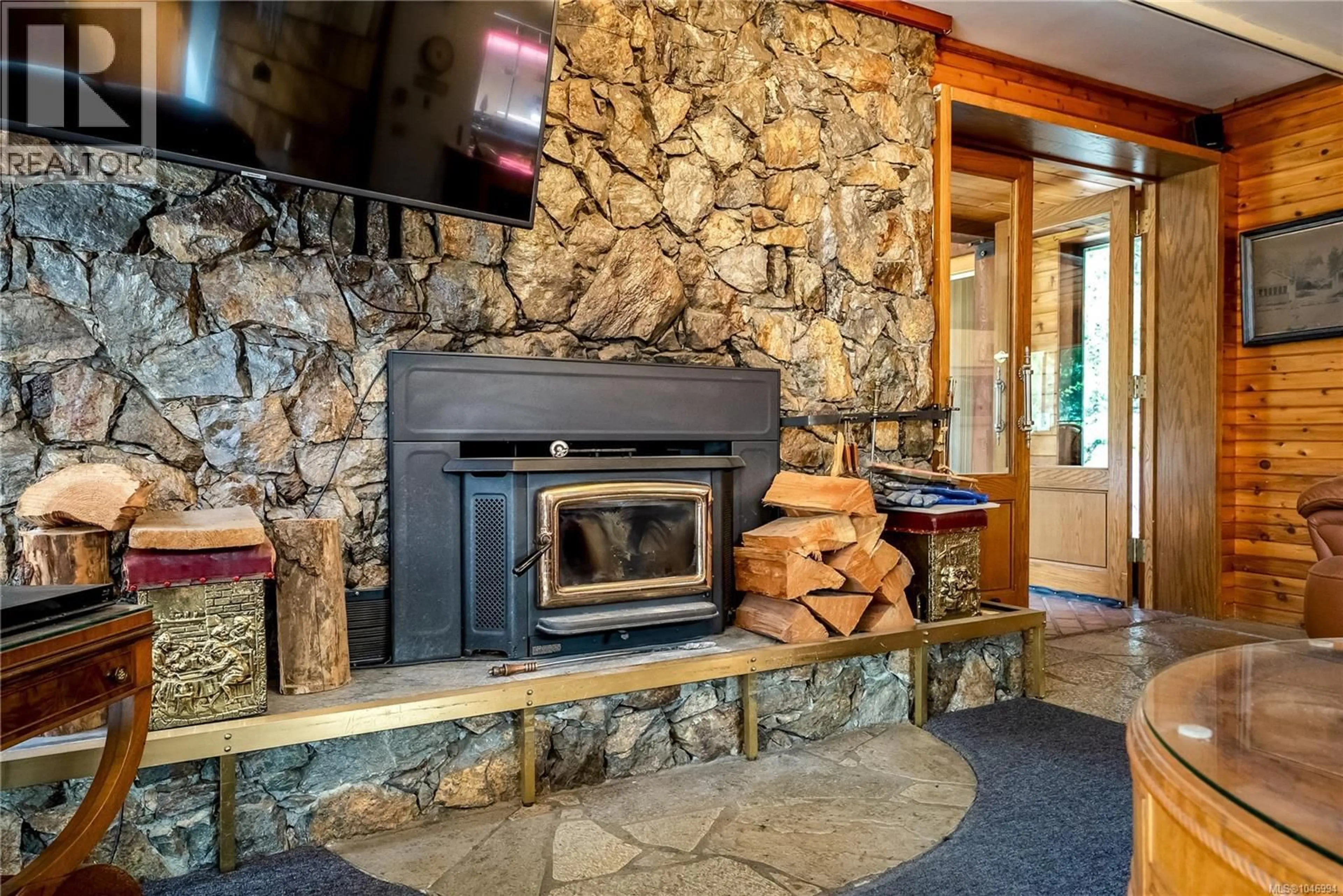 Lobby for 1698 MILLSTREAM ROAD, Highlands British Columbia V9B6E7