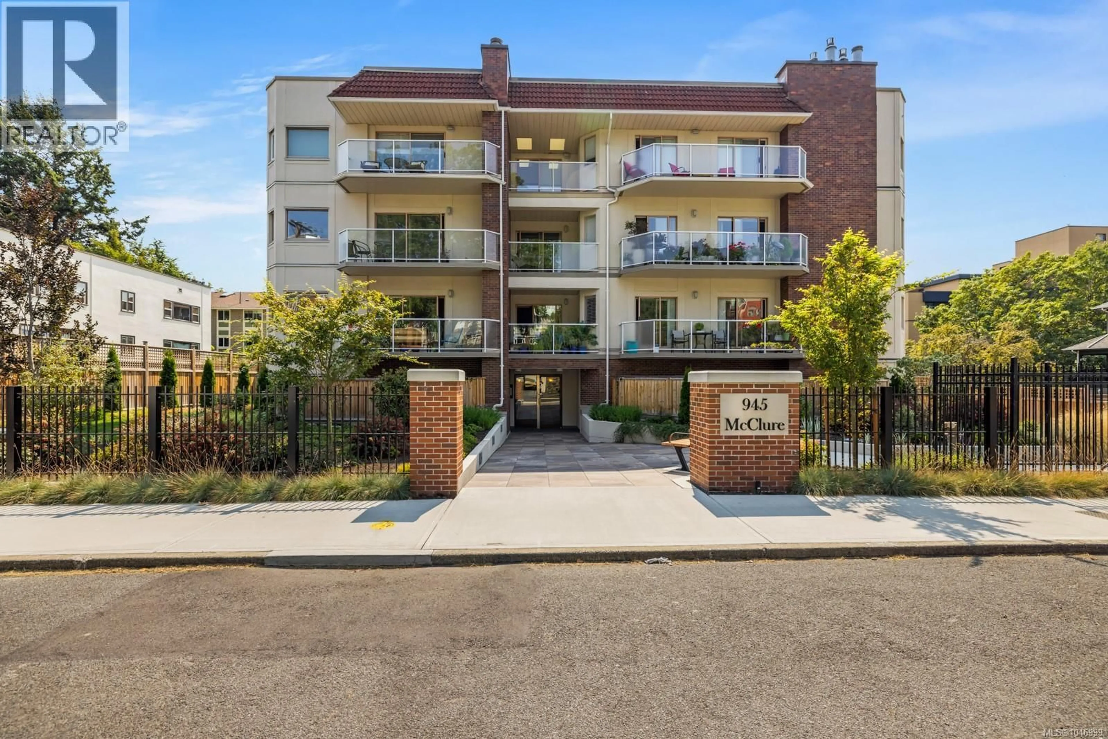 Unknown for 203 - 945 MCCLURE STREET, Victoria British Columbia V8V3E8
