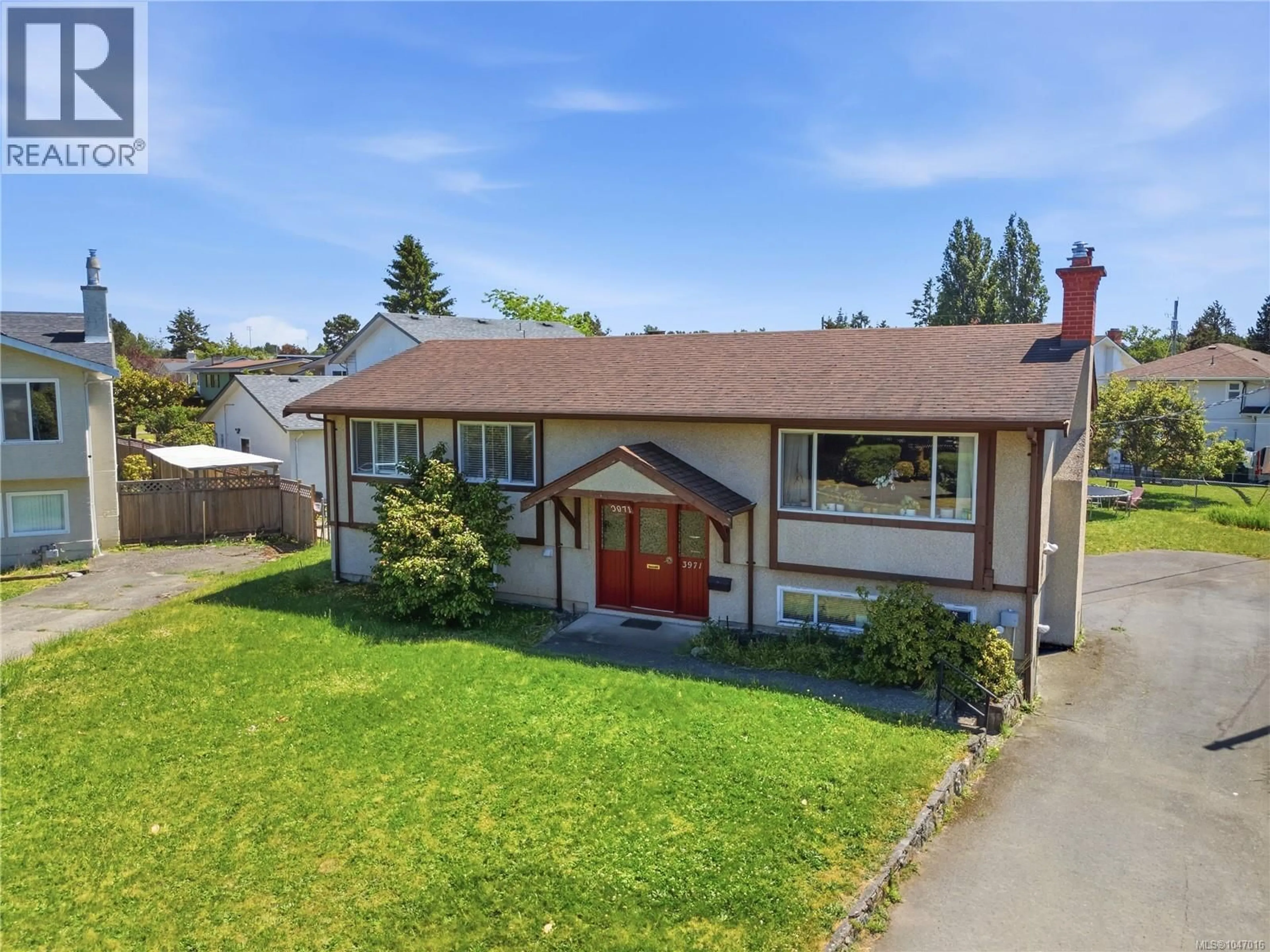 A pic from outside/outdoor area/front of a property/back of a property/a pic from drone, street for 3971 CEDARWOOD STREET, Saanich British Columbia V8N3N3