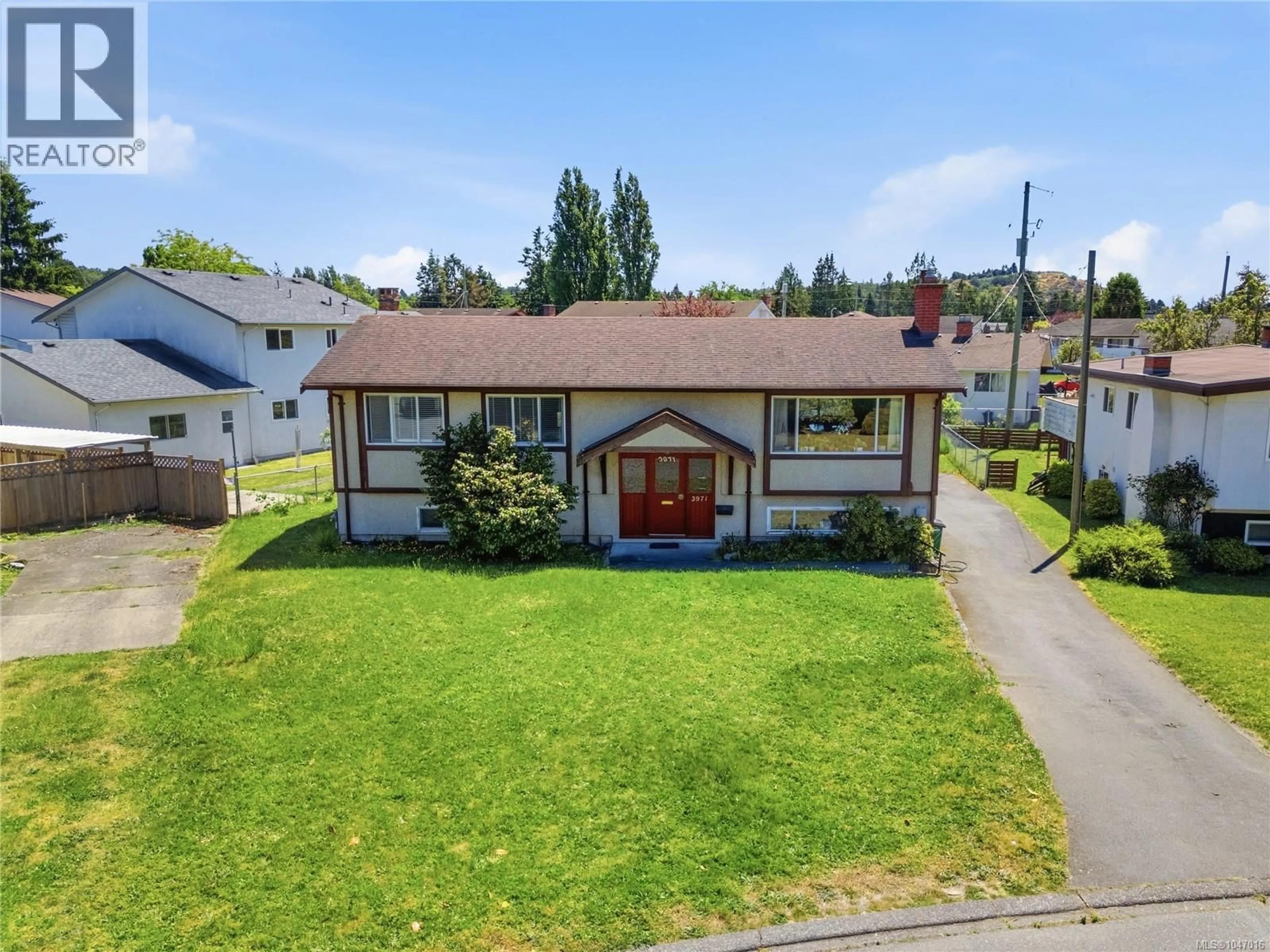 A pic from outside/outdoor area/front of a property/back of a property/a pic from drone, street for 3971 CEDARWOOD STREET, Saanich British Columbia V8N3N3
