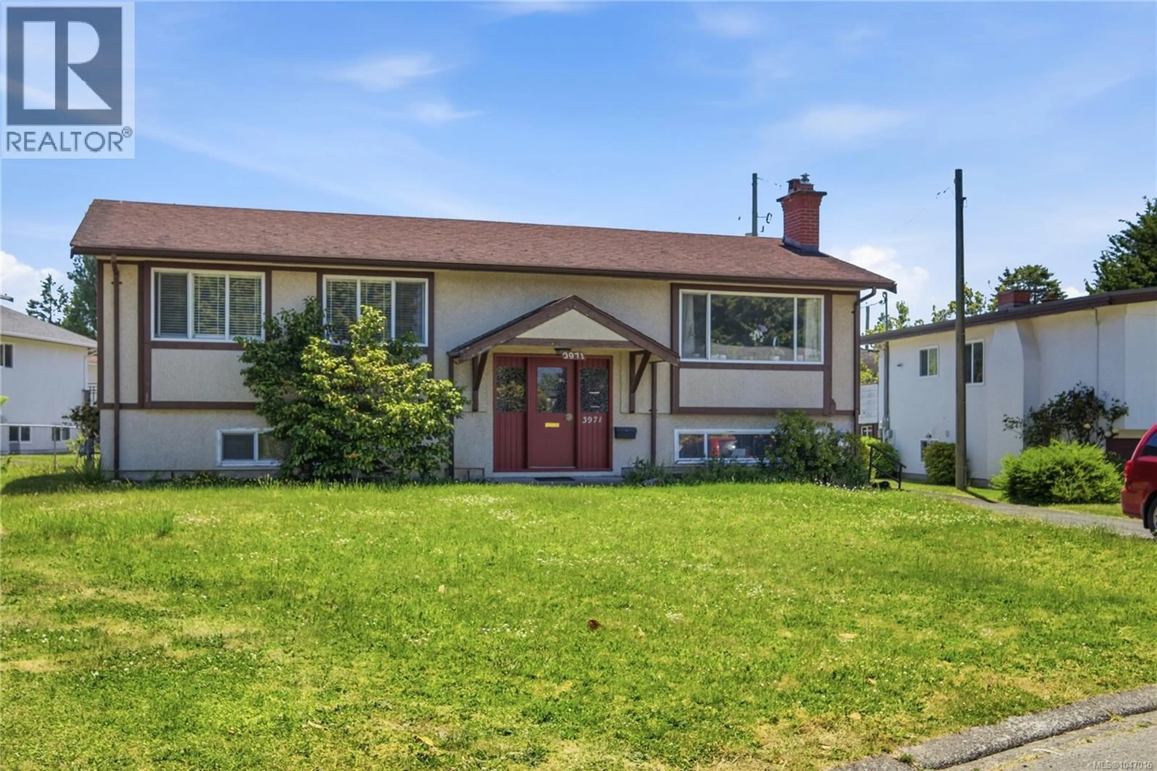 Home with vinyl exterior material, street for 3971 CEDARWOOD STREET, Saanich British Columbia V8N3N3