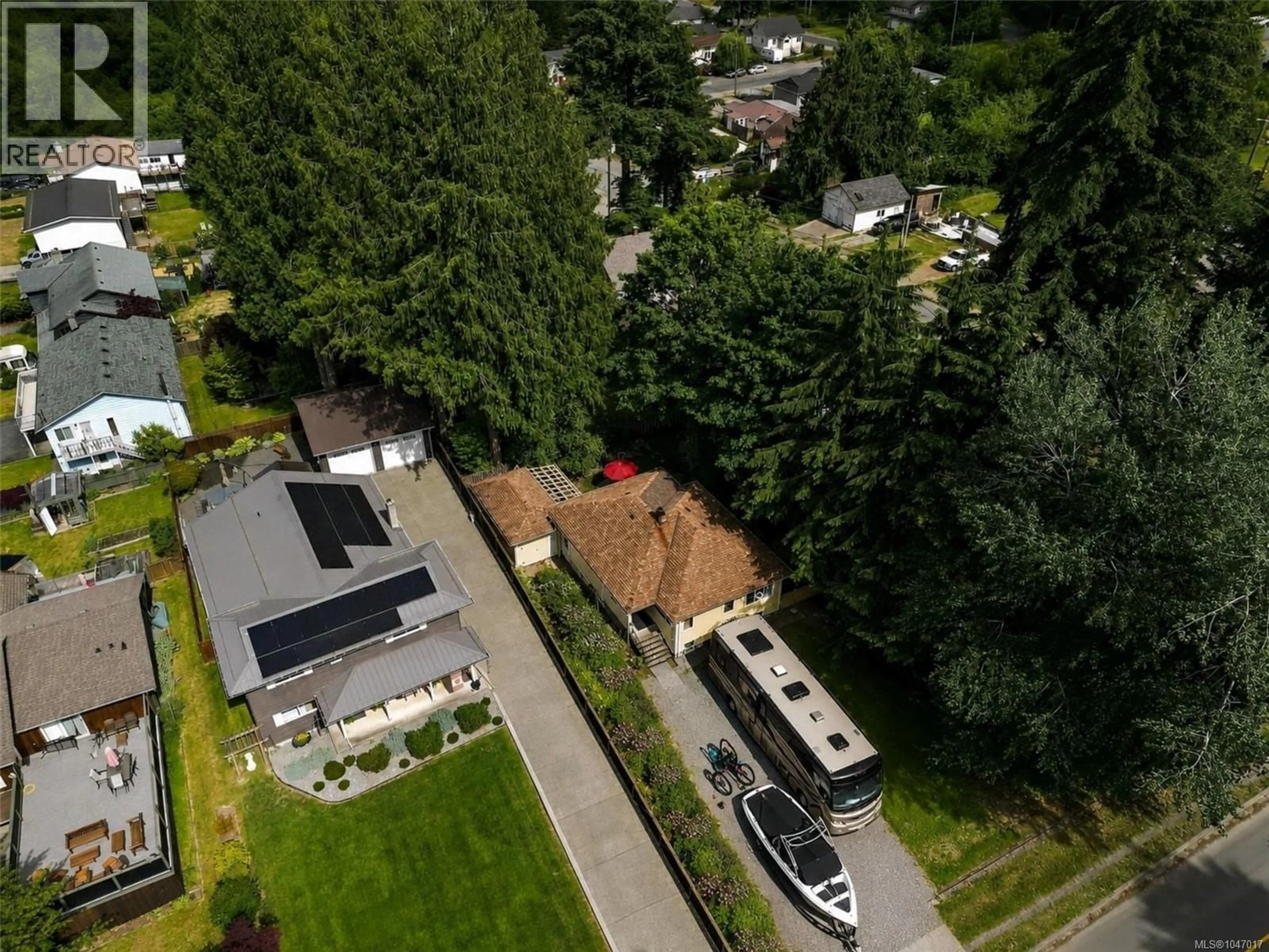 A pic from outside/outdoor area/front of a property/back of a property/a pic from drone, street for 15 KING GEORGE STREET SOUTH, Lake Cowichan British Columbia V0R2G0