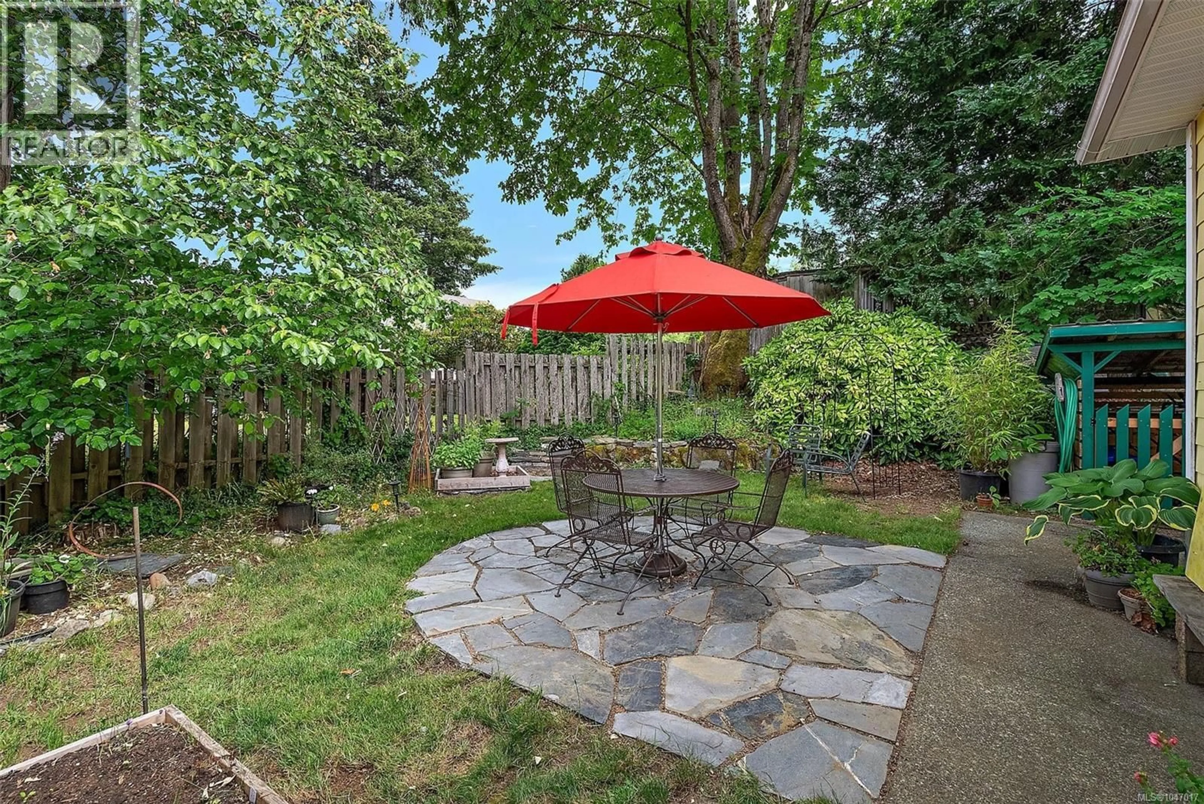 Patio, street for 15 KING GEORGE STREET SOUTH, Lake Cowichan British Columbia V0R2G0