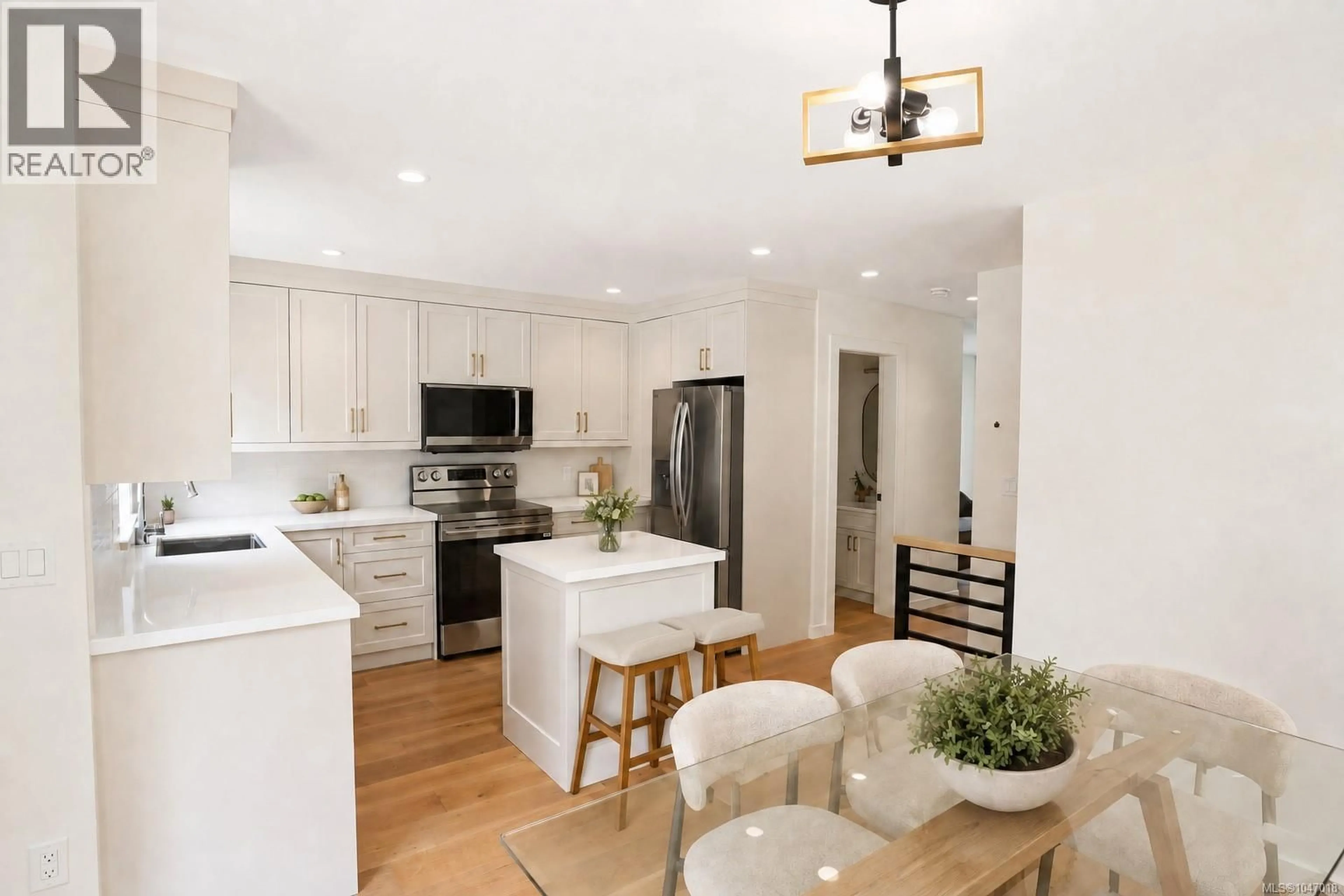 Open concept kitchen, ceramic/tile floor for 4 - 703 TURNER ROAD, Parksville British Columbia V9P1T7
