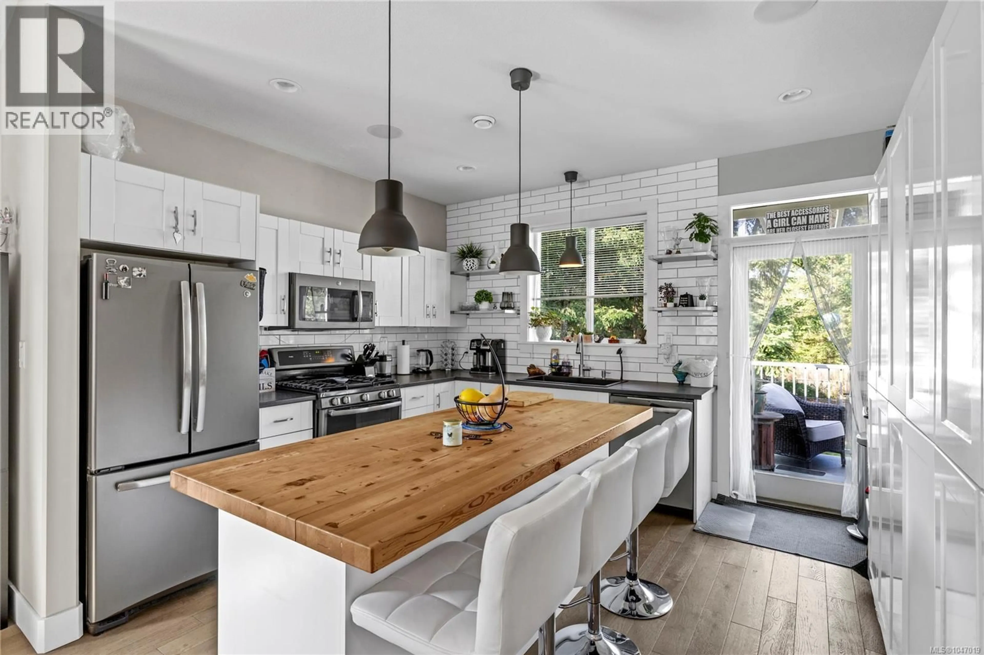 Open concept kitchen, unknown for 513 MARTINA WAY, Nanaimo British Columbia V9T0E2