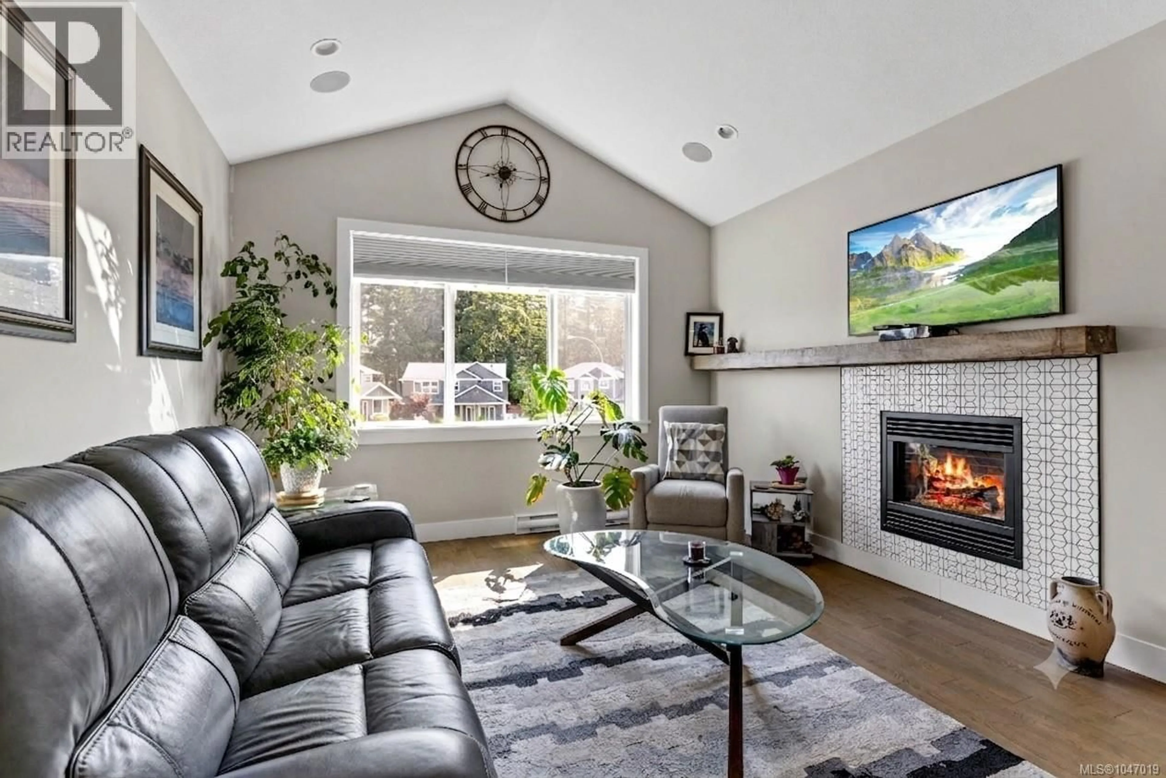 Living room with furniture, unknown for 513 MARTINA WAY, Nanaimo British Columbia V9T0E2