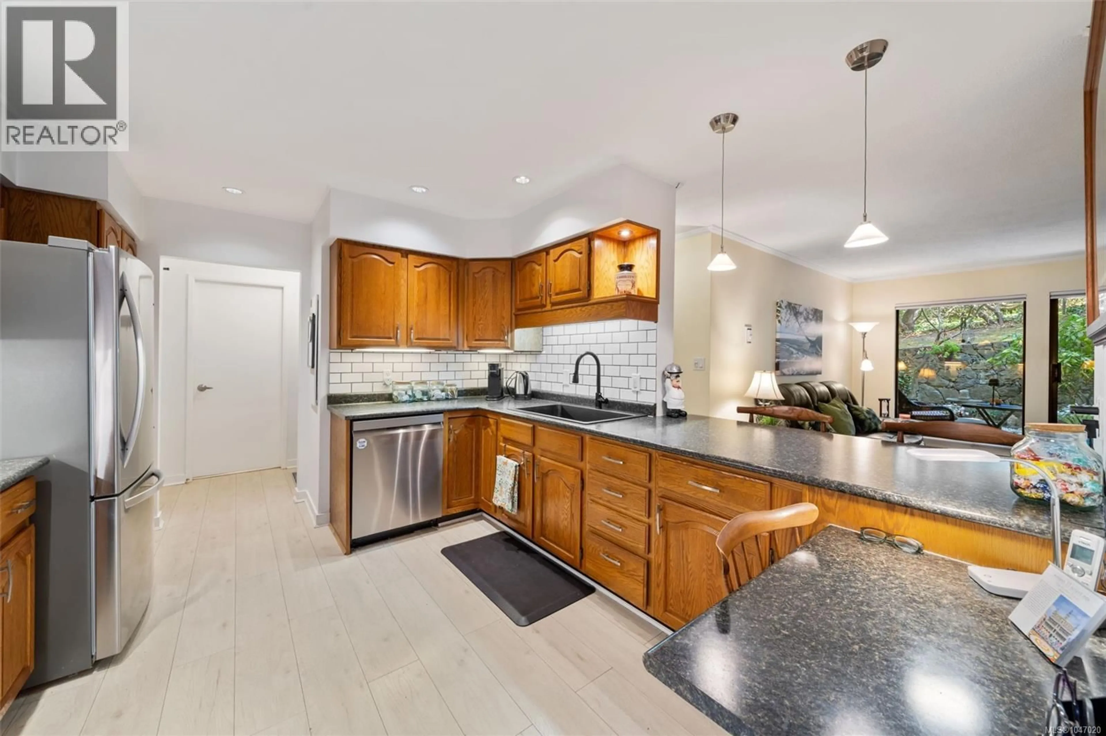 Open concept kitchen, ceramic/tile floor for 104 - 1106 GLENORA PLACE, Saanich British Columbia V8P2C3