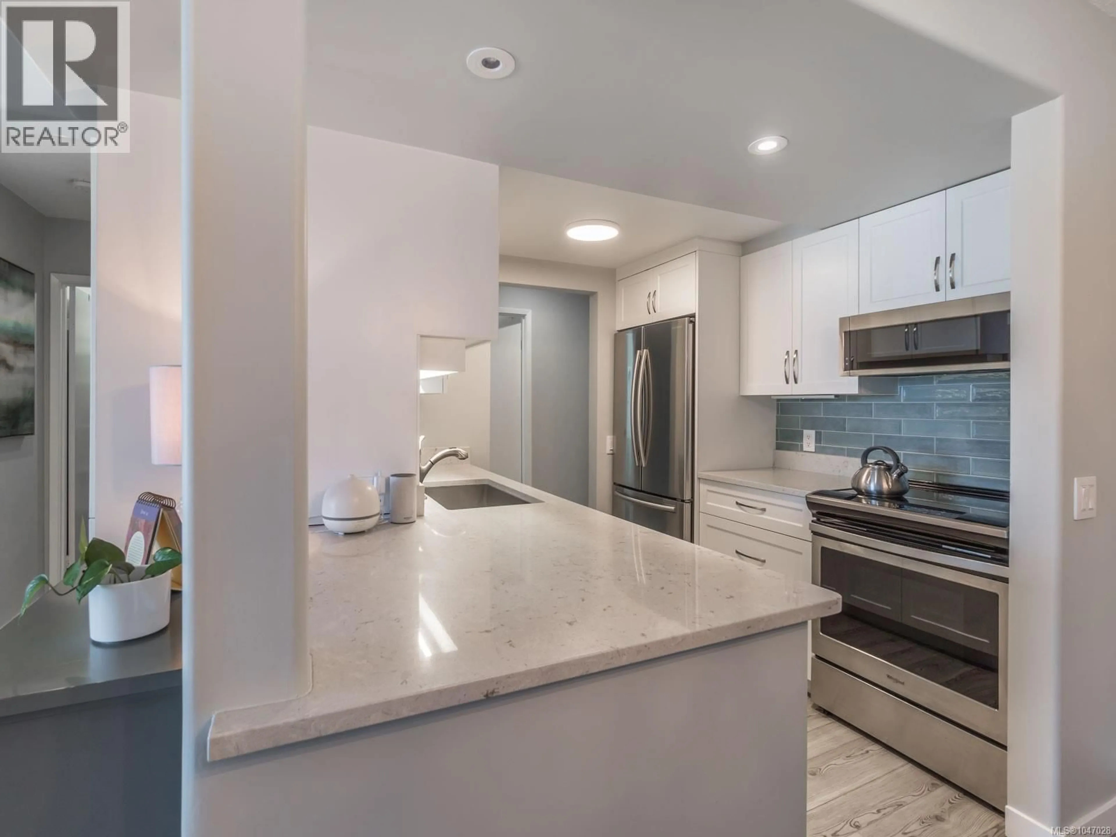 Open concept kitchen, ceramic/tile floor for 404 - 3555 OUTRIGGER ROAD, Nanoose Bay British Columbia V9P9K1