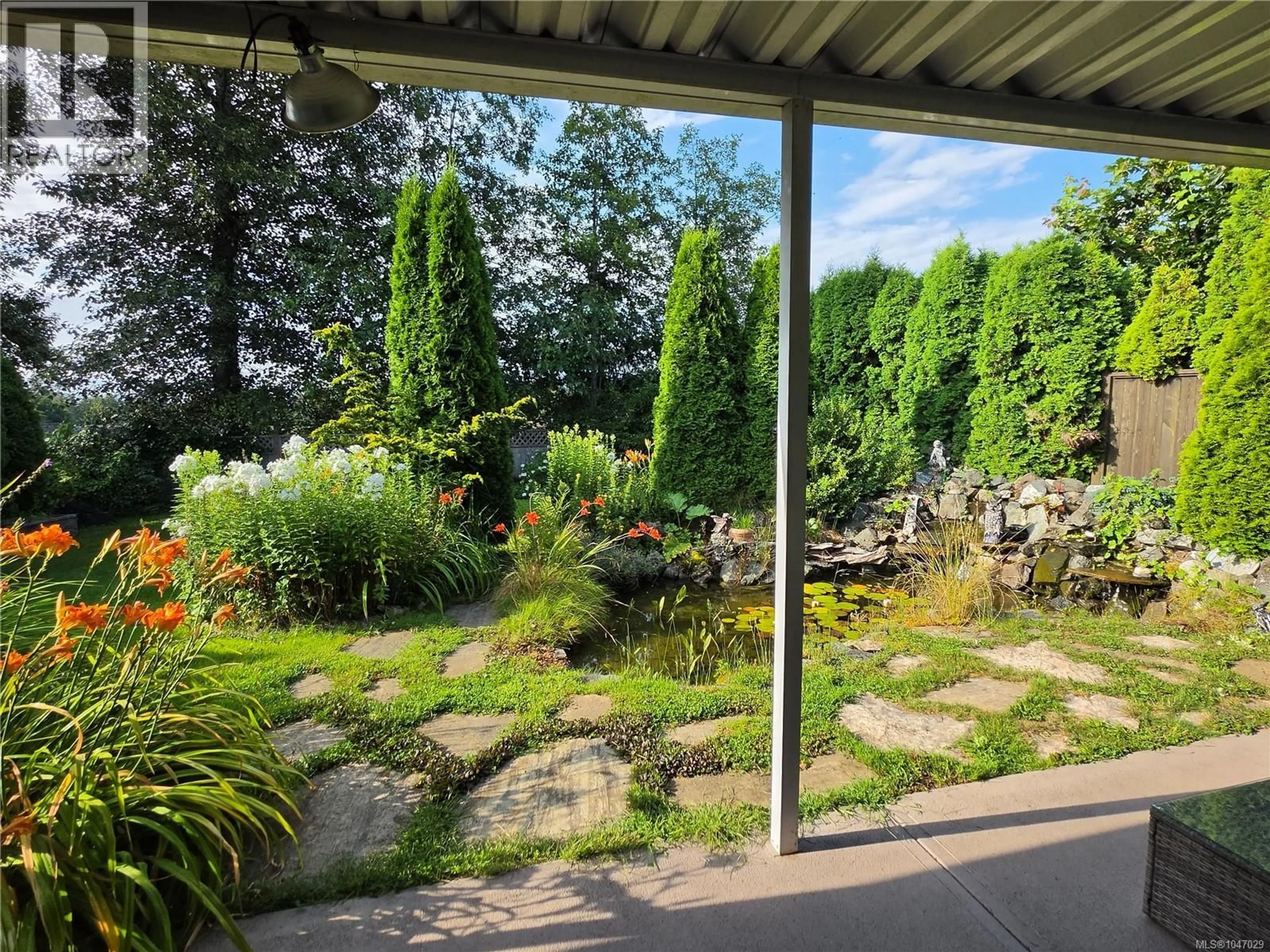 Patio, unknown for 437 ROCKLAND ROAD, Campbell River British Columbia V9W1N7