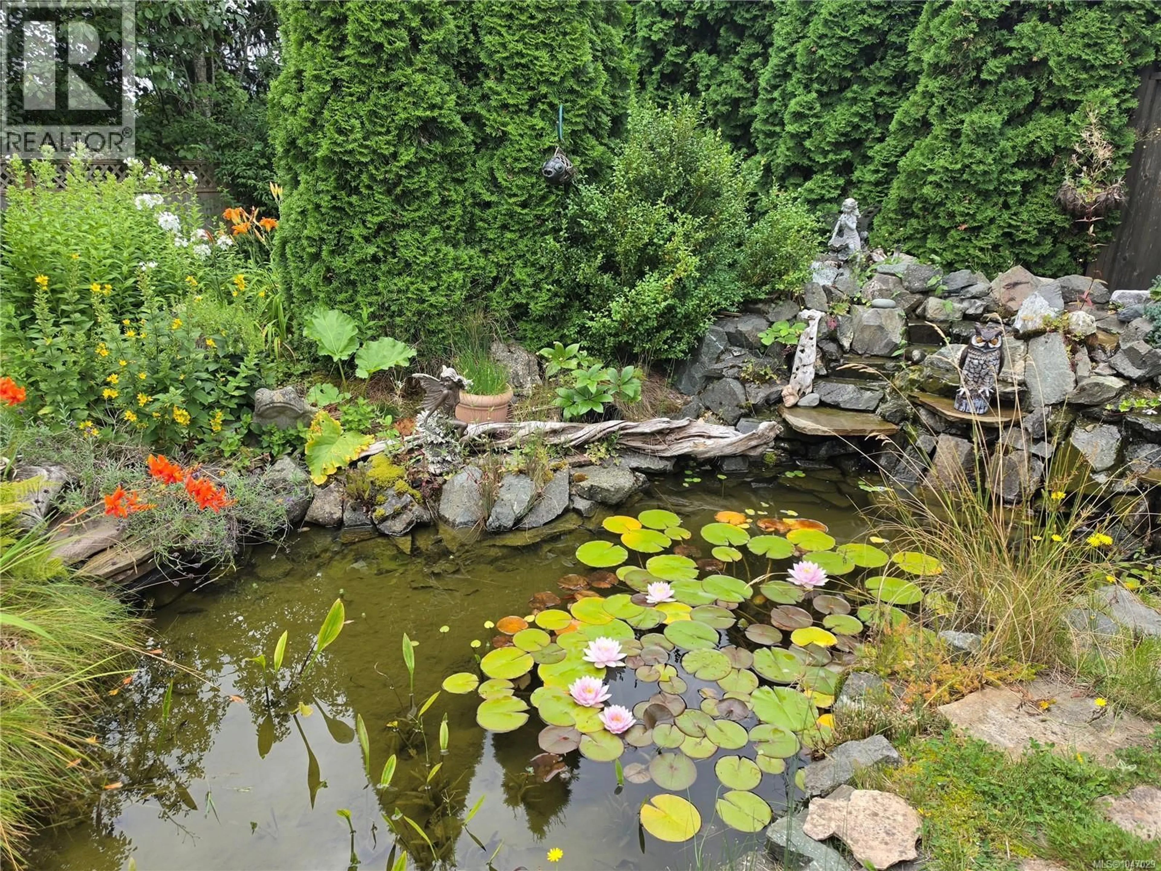 Patio, water/lake/river/ocean view for 437 ROCKLAND ROAD, Campbell River British Columbia V9W1N7