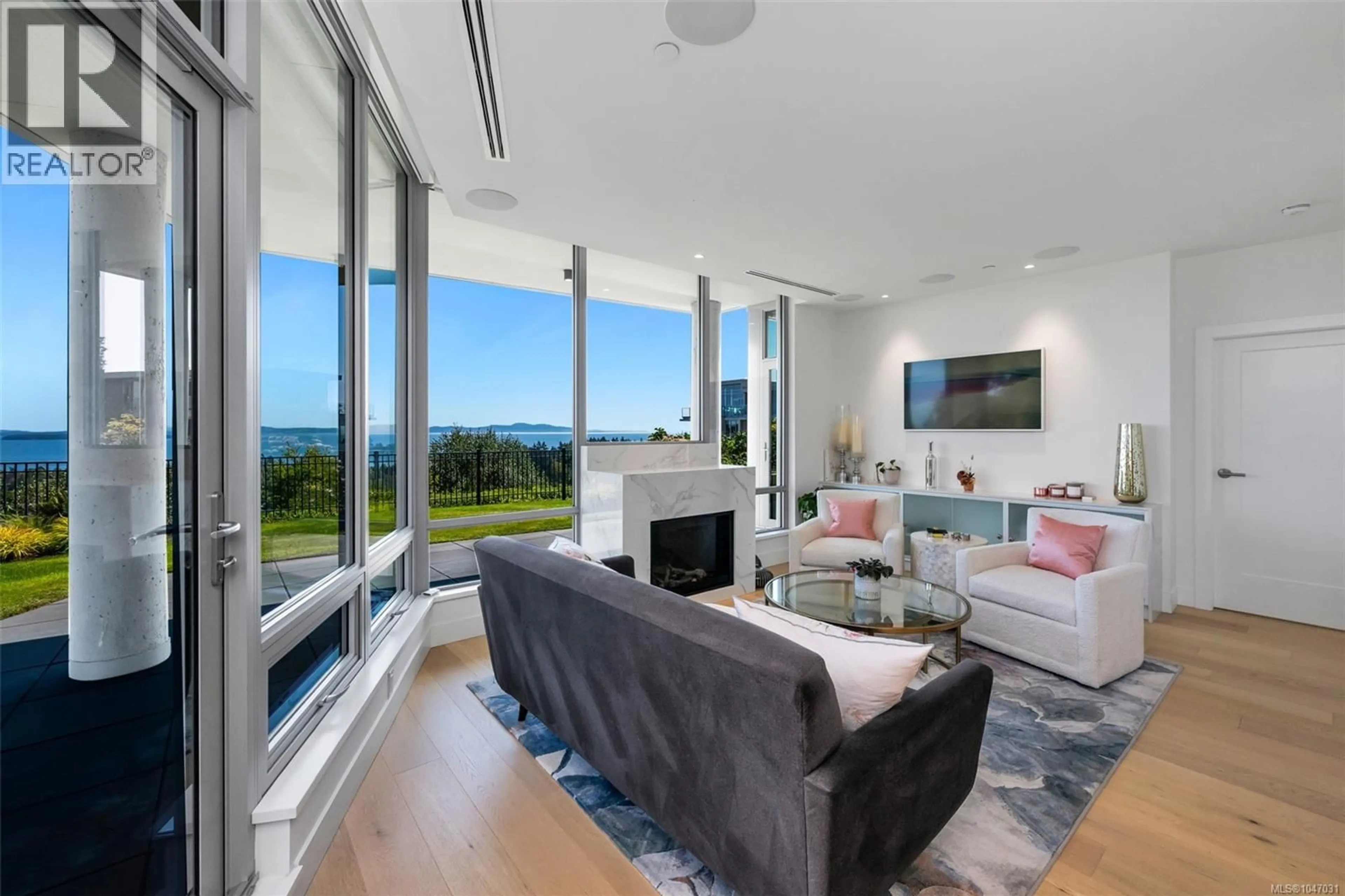 Living room with furniture, unknown for 103 - 5388 HILL RISE TERRACE, Saanich British Columbia V8Y3K3