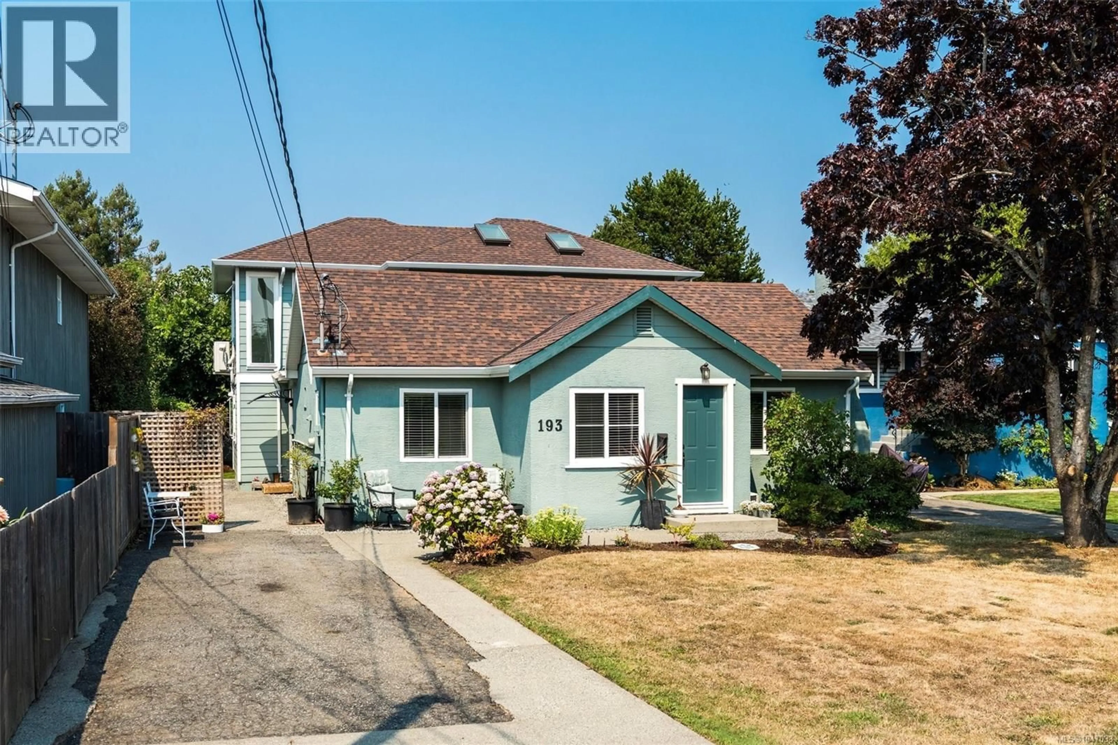 Home with vinyl exterior material, street for 193 QUINCY STREET, View Royal British Columbia V8Z5E9