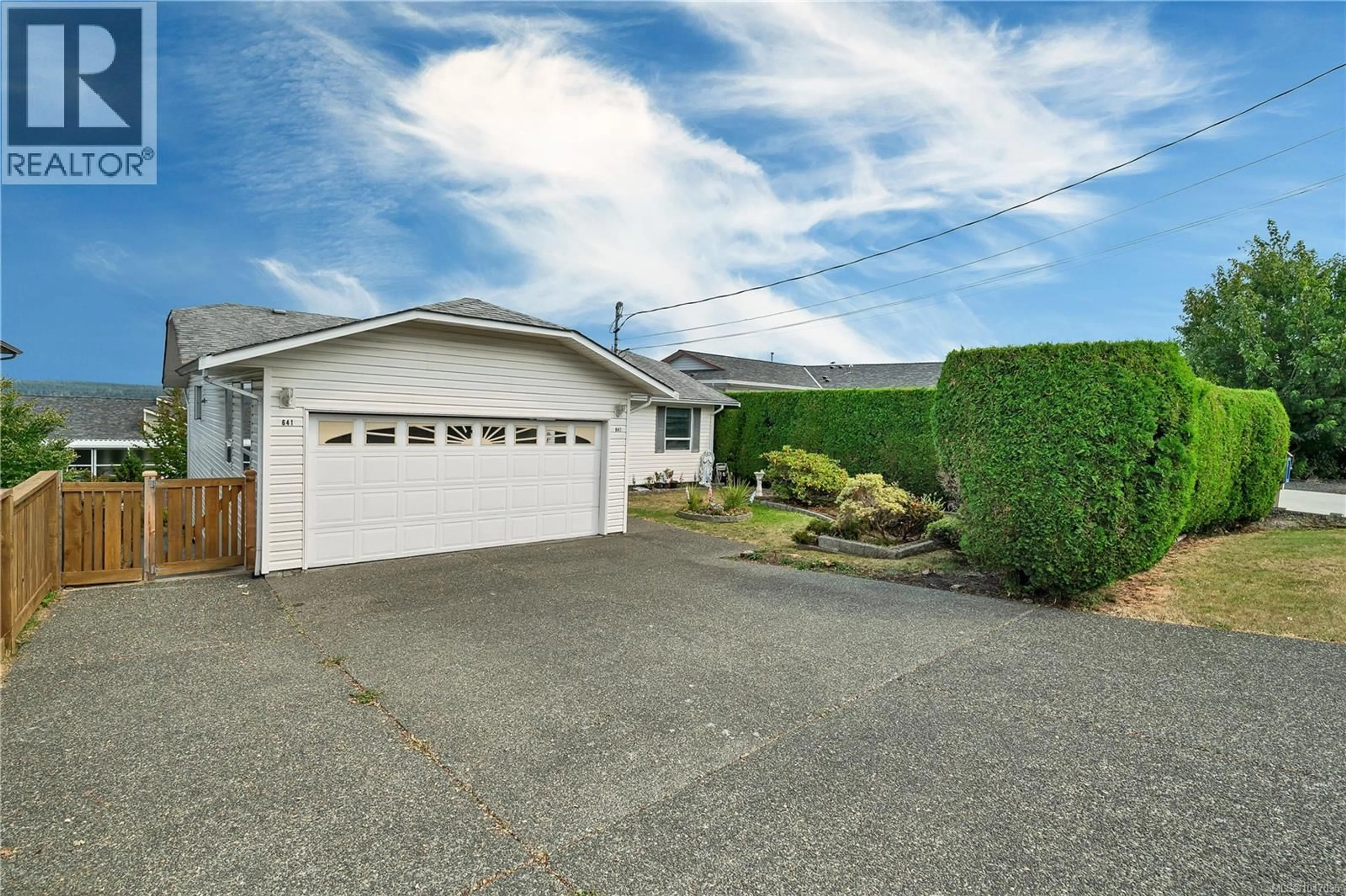 Home with vinyl exterior material, street for 641 ALDER STREET SOUTH, Campbell River British Columbia V9W6B3
