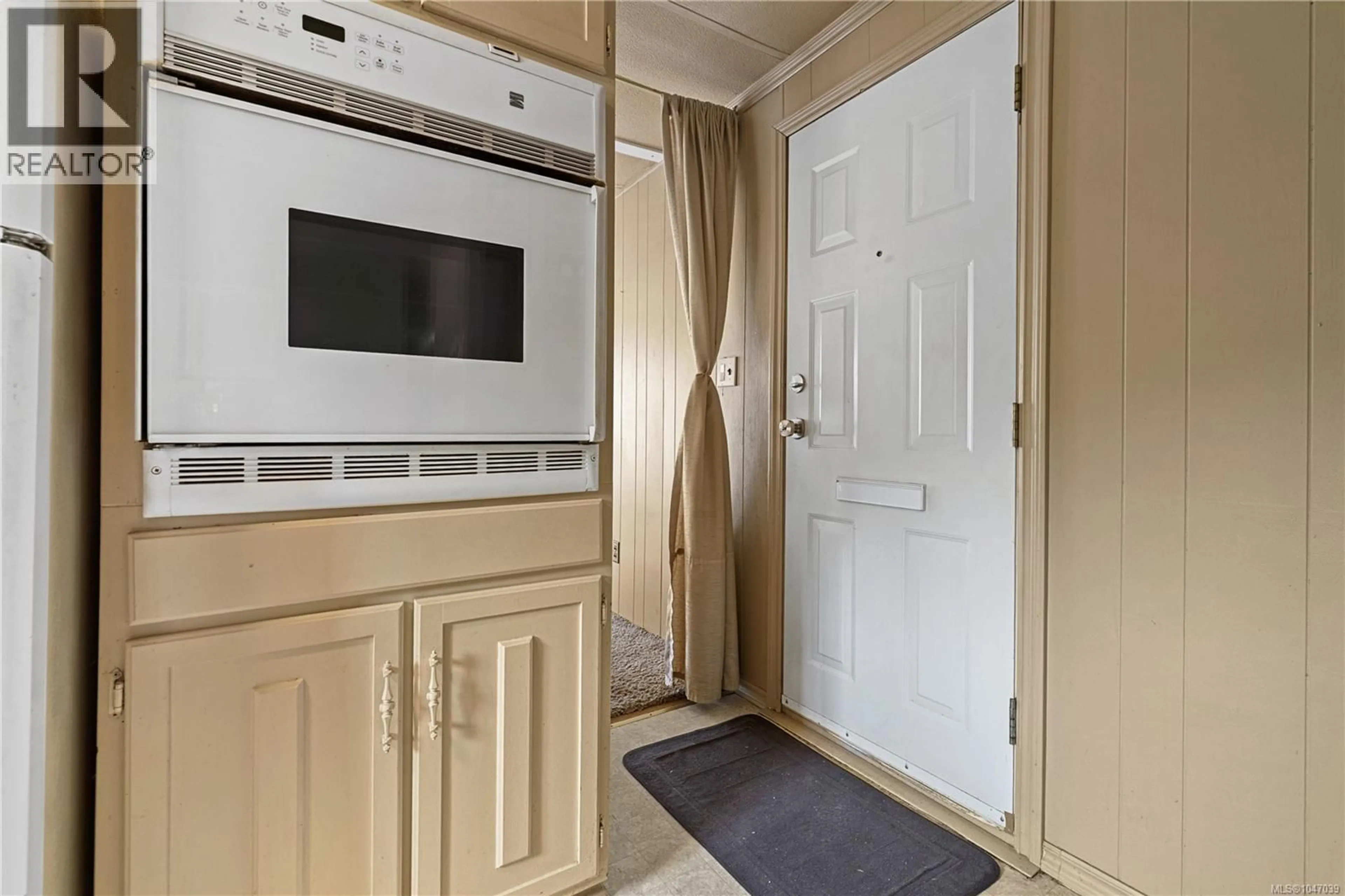 Indoor entryway for 51 - 951 HOMEWOOD ROAD, Campbell River British Columbia V9W3N7