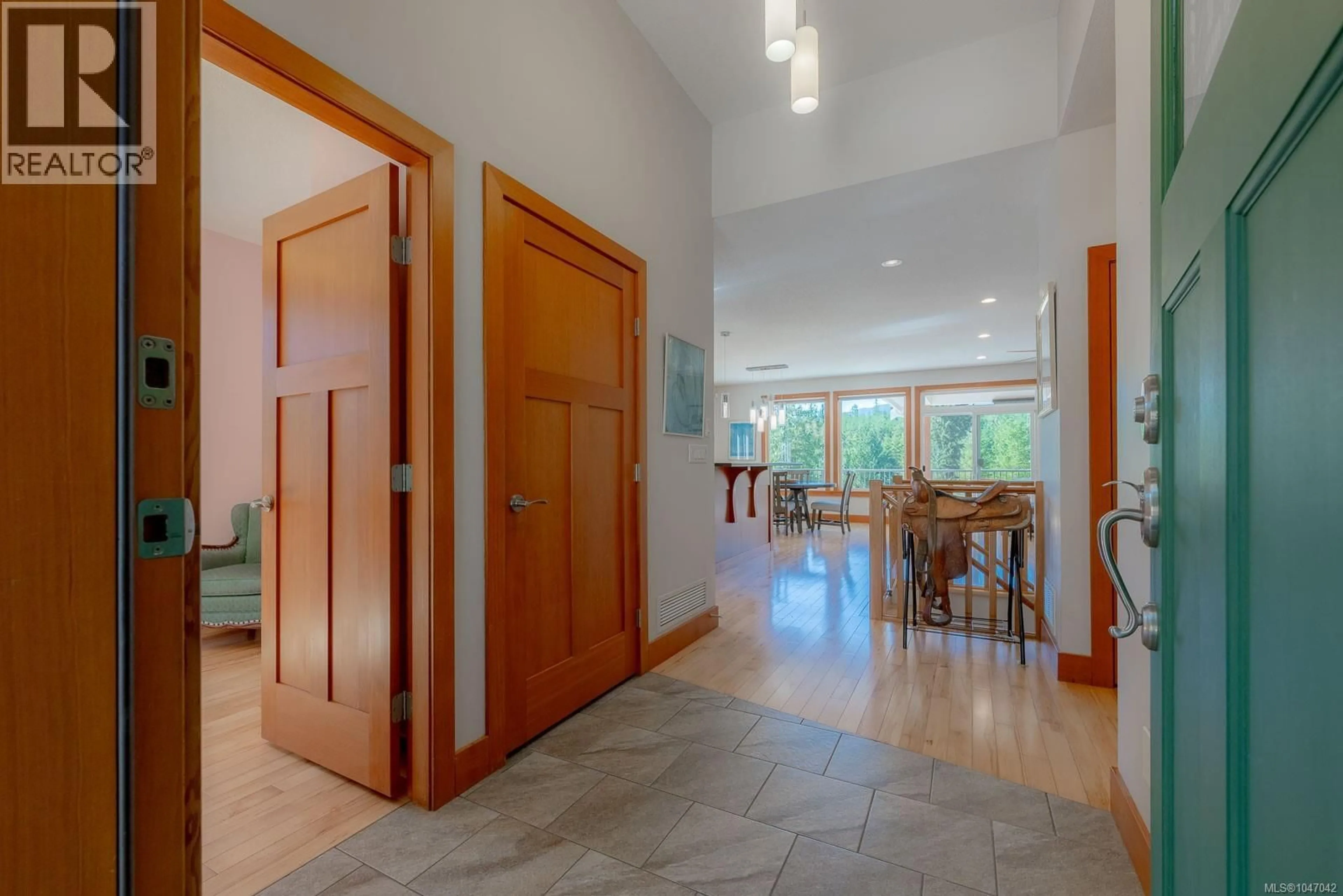 Indoor foyer for 5160 COWICHAN LAKE ROAD, Duncan British Columbia V9L6H6