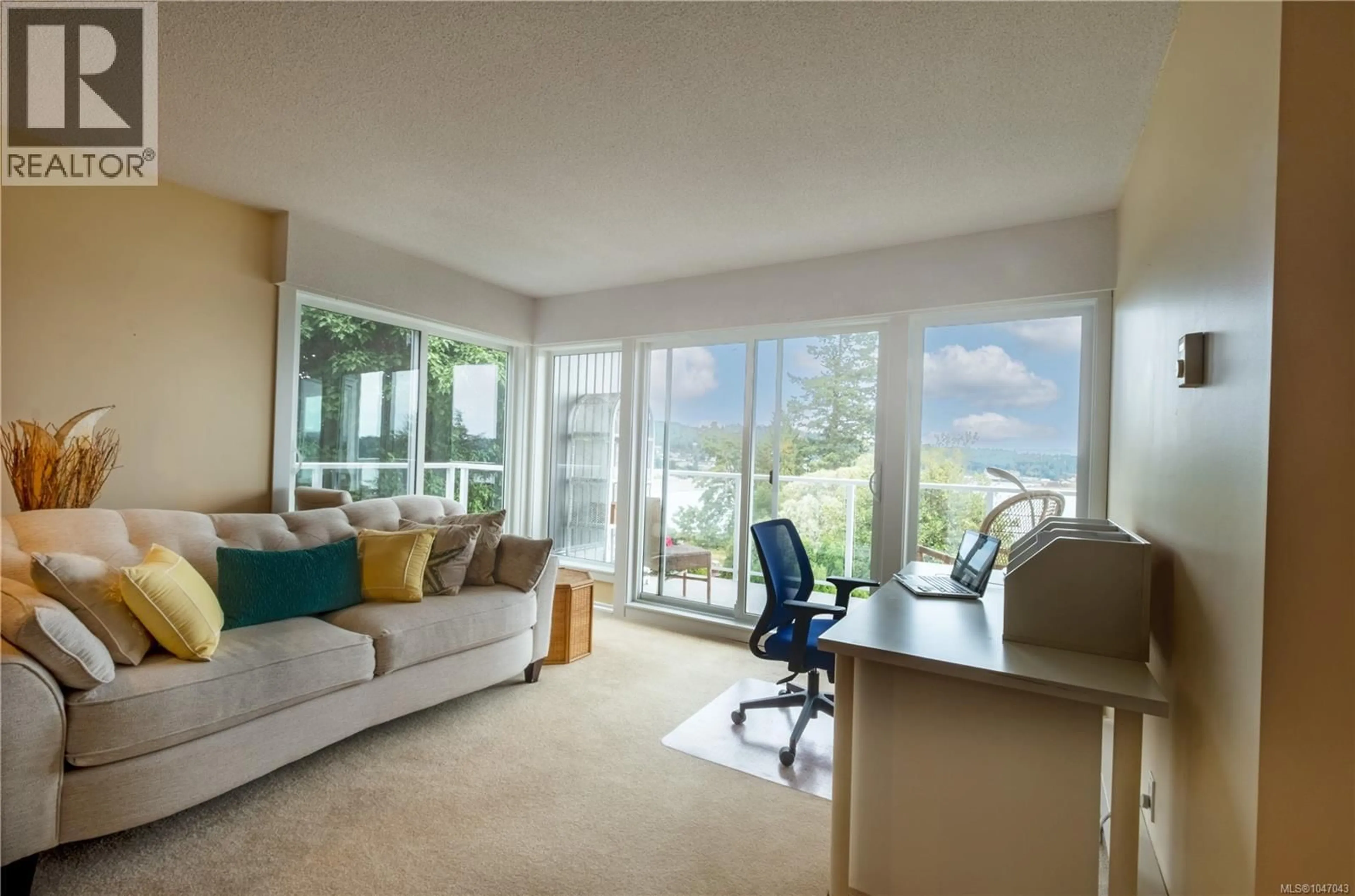 Living room with furniture, unknown for 325 - 2562 DEPARTURE BAY ROAD, Nanaimo British Columbia V9R5J6