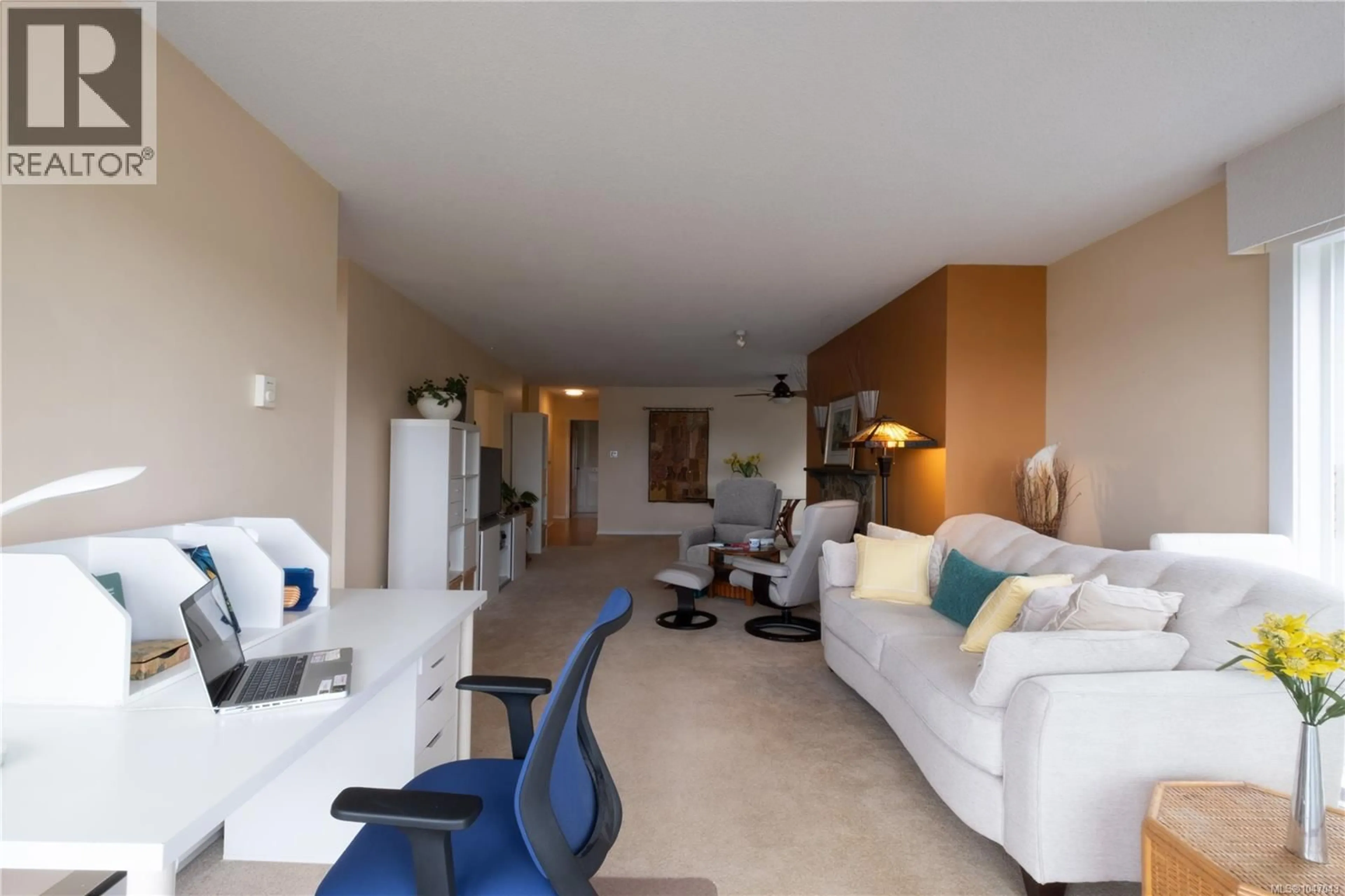Living room with furniture, unknown for 325 - 2562 DEPARTURE BAY ROAD, Nanaimo British Columbia V9R5J6