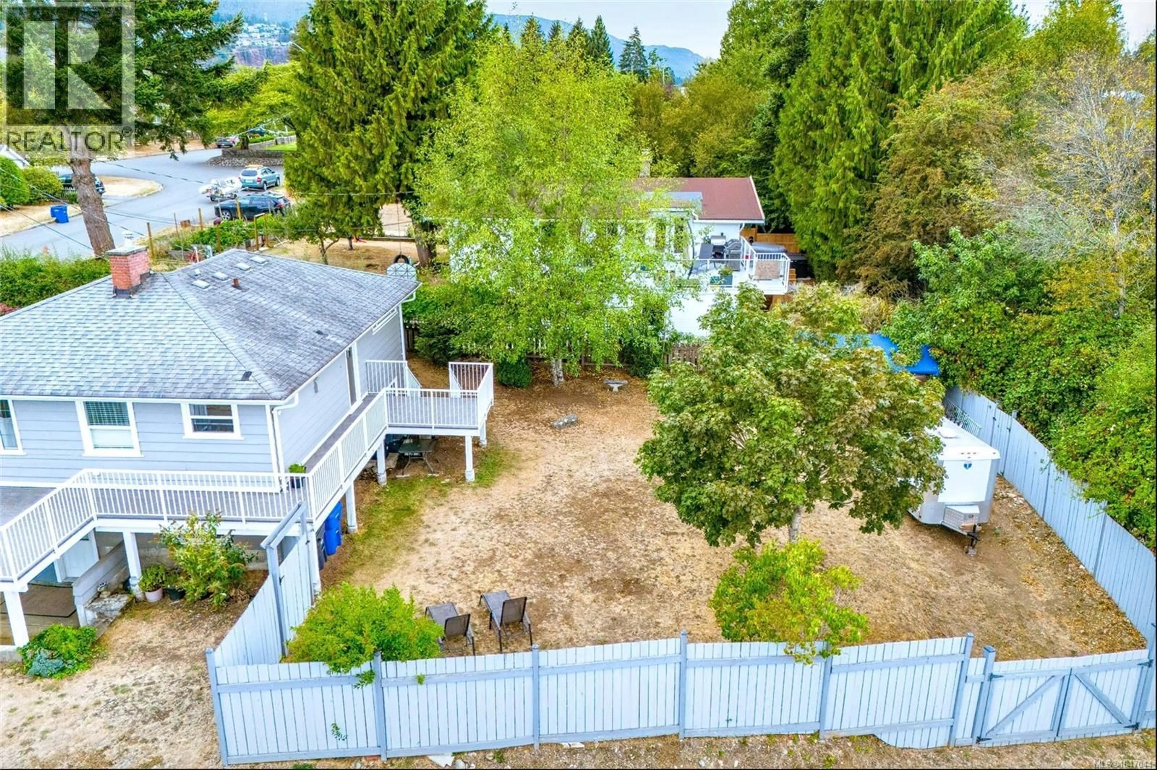 A pic from outside/outdoor area/front of a property/back of a property/a pic from drone, unknown for 80 KERR STREET, Nanaimo British Columbia V9R1Y3