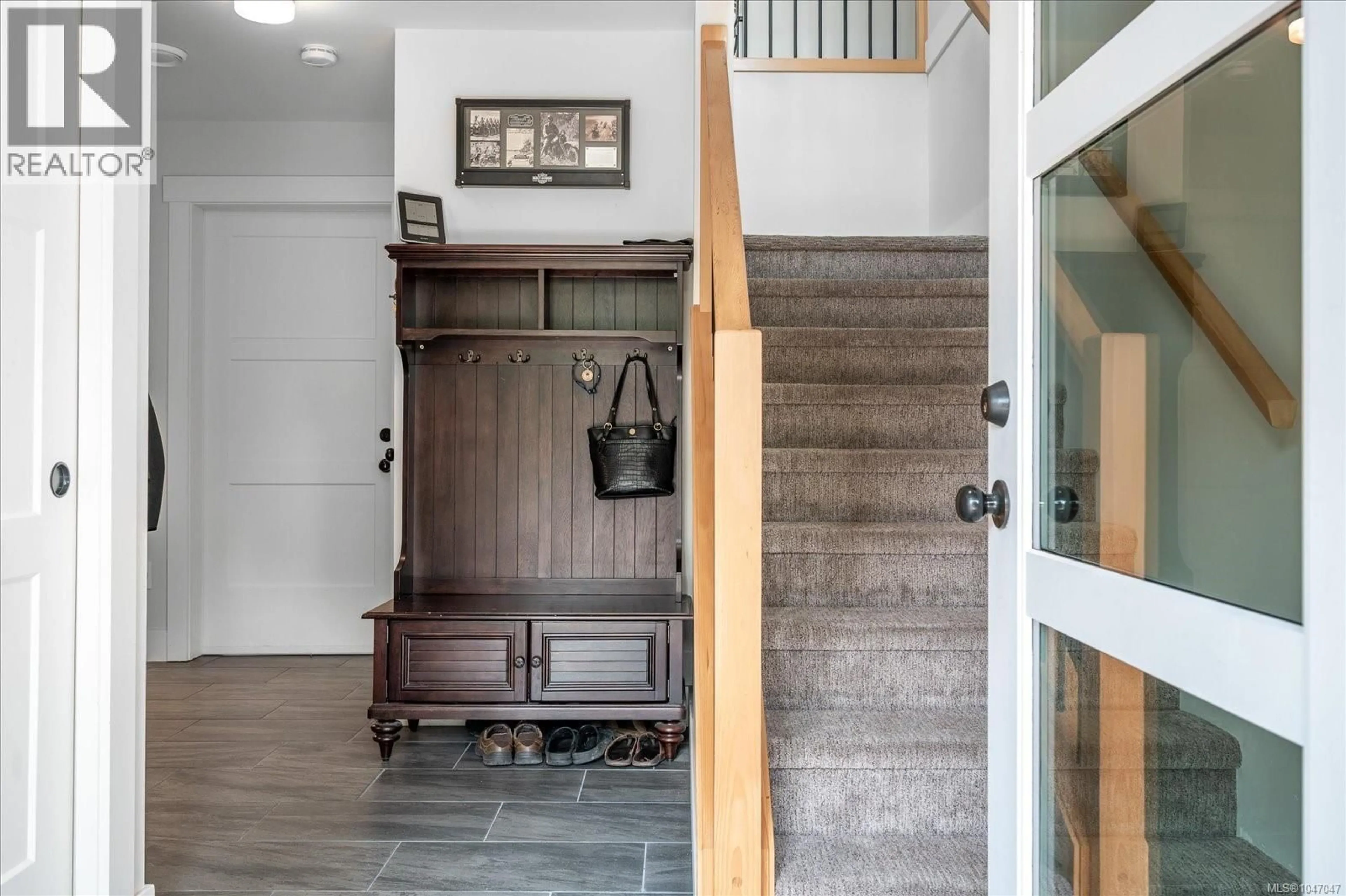 Indoor entryway for 235 GOLDEN OAKS CRESCENT, Nanaimo British Columbia V9T0K8