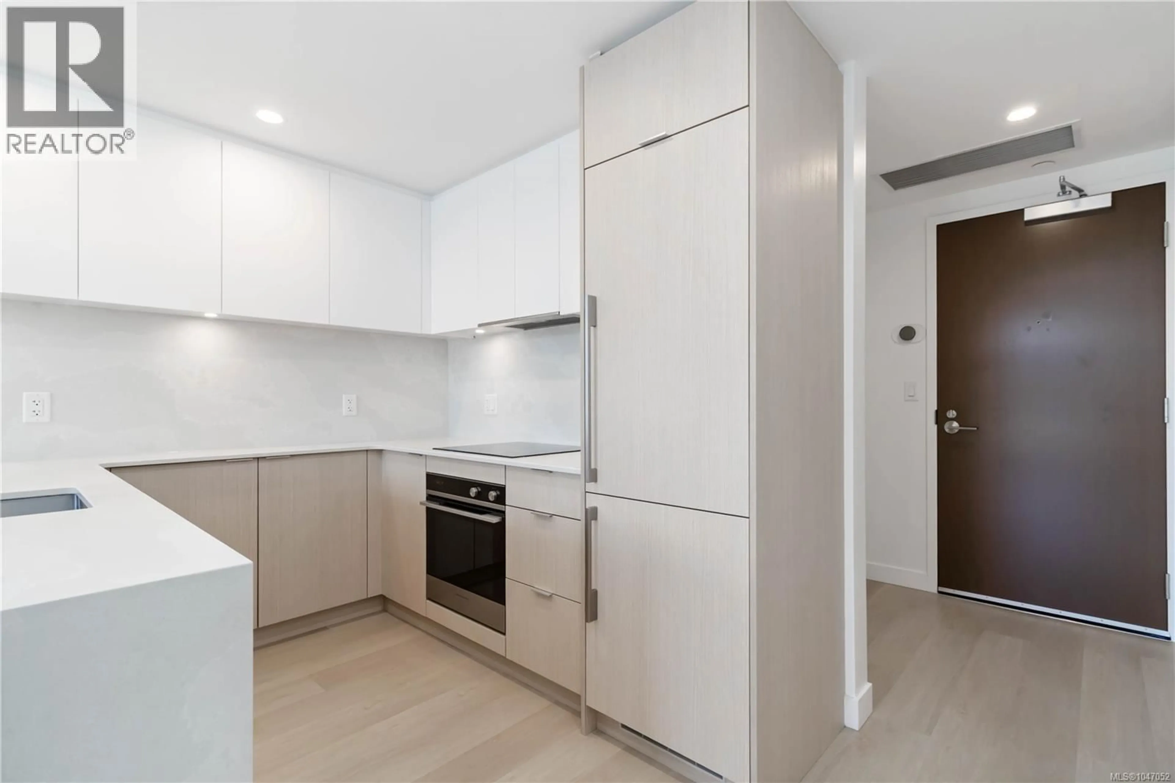 Standard kitchen, unknown for 303 - 1100 YATES STREET, Victoria British Columbia V8V3M8
