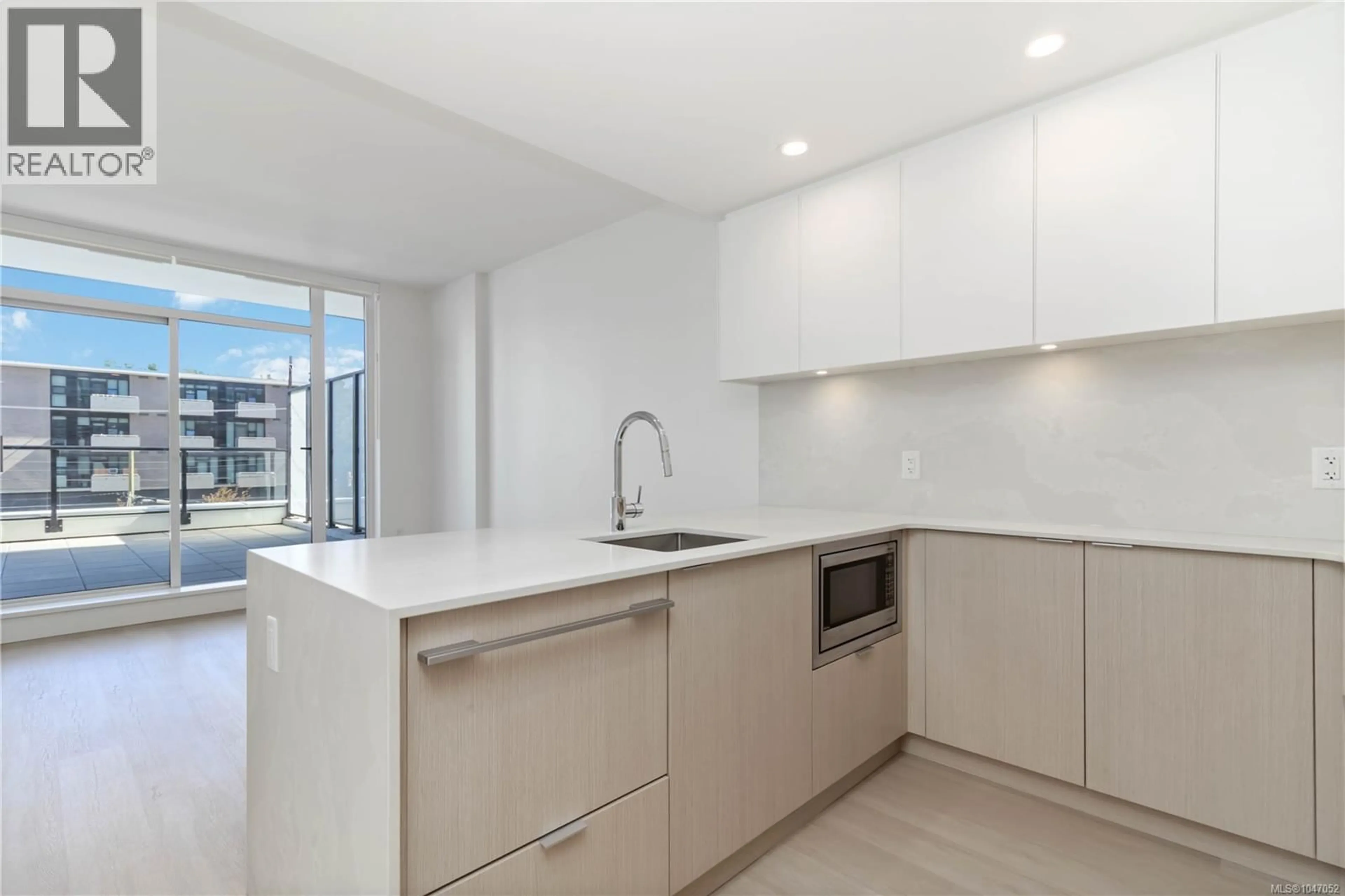 Standard kitchen, unknown for 303 - 1100 YATES STREET, Victoria British Columbia V8V3M8