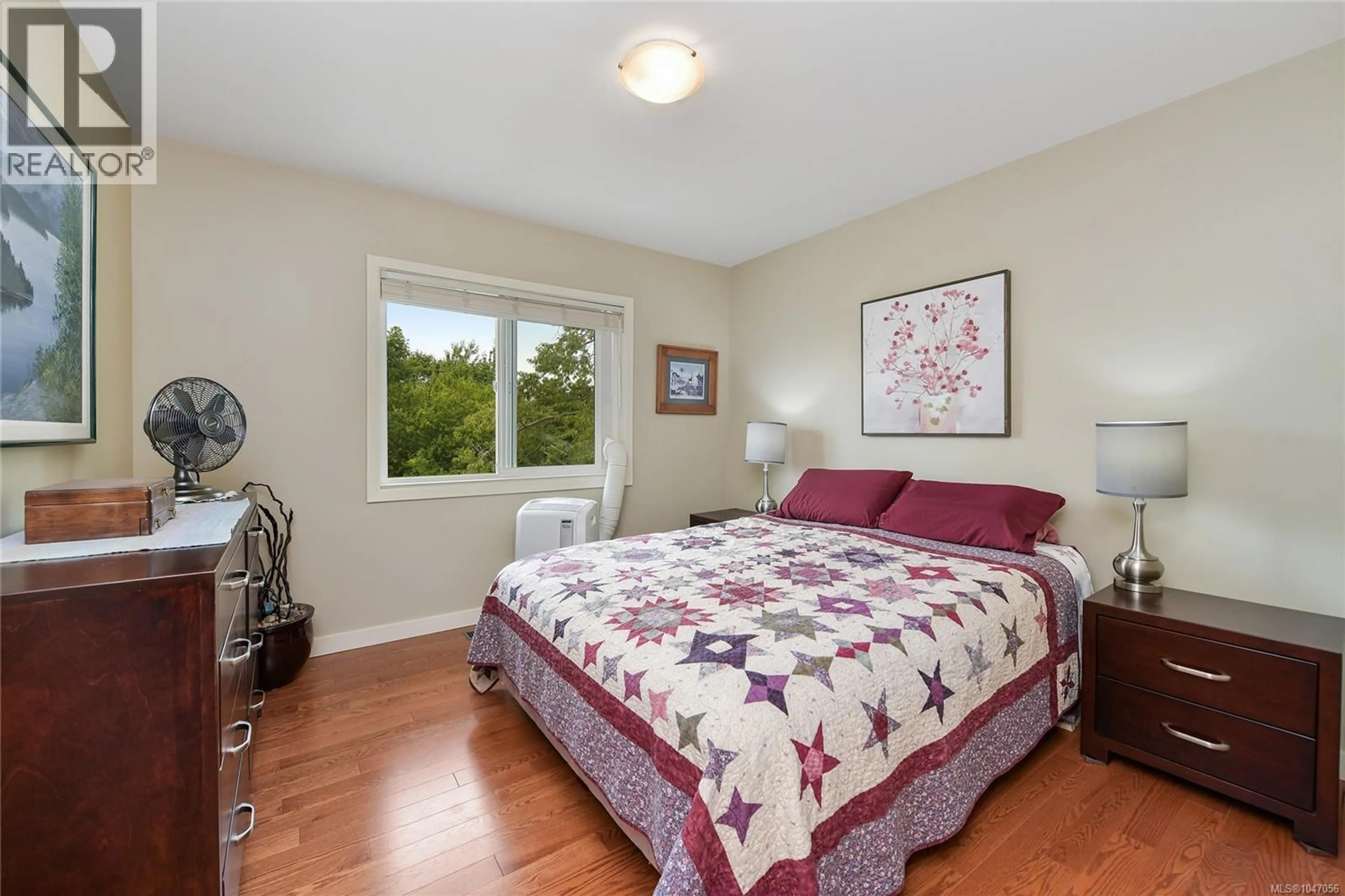 Bedroom with bed, unknown for 3304 ALDRIDGE STREET, Saanich British Columbia V8P4L8