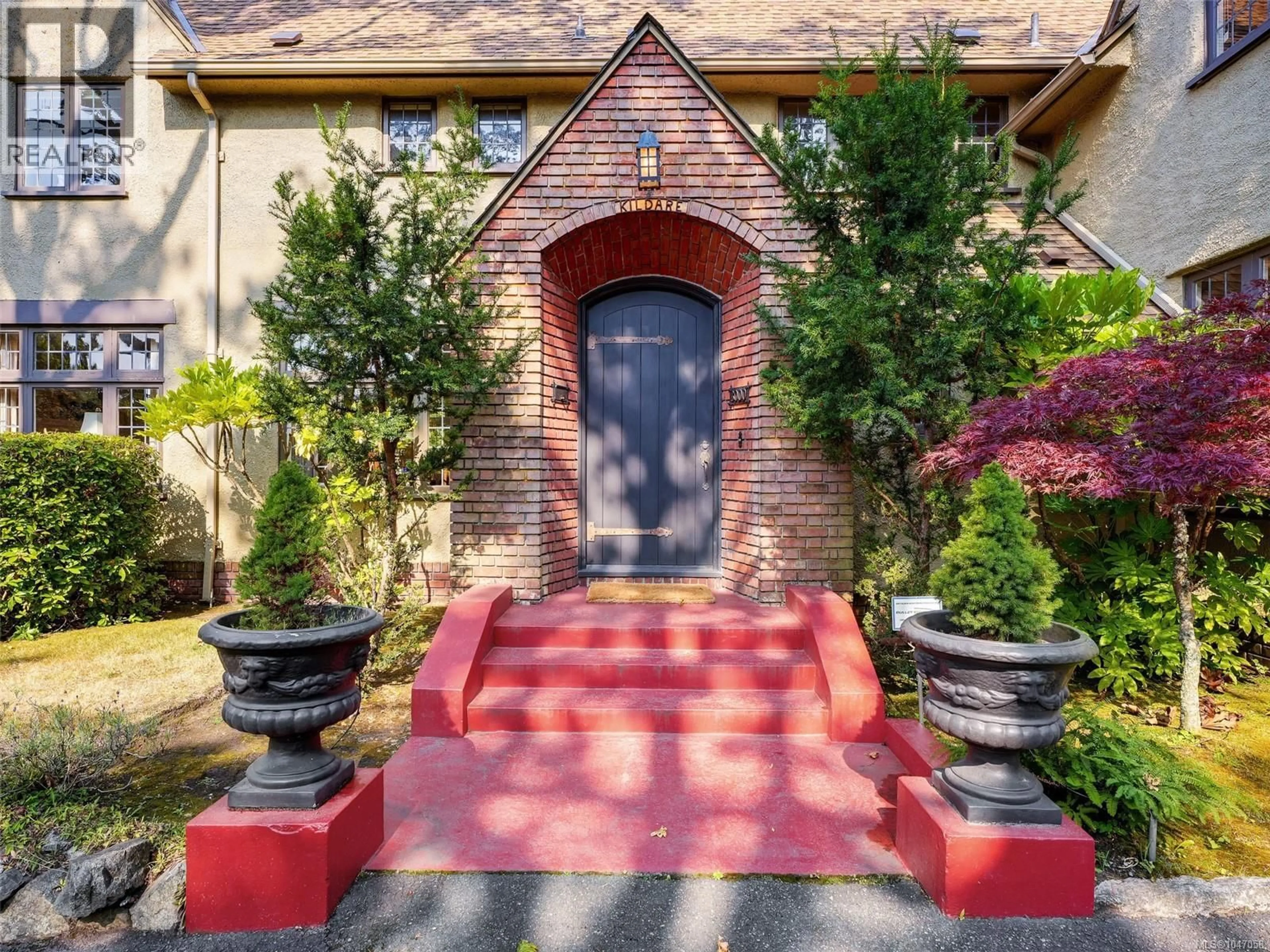 Indoor entryway for 3000 UPLANDS ROAD, Oak Bay British Columbia V8R6B1