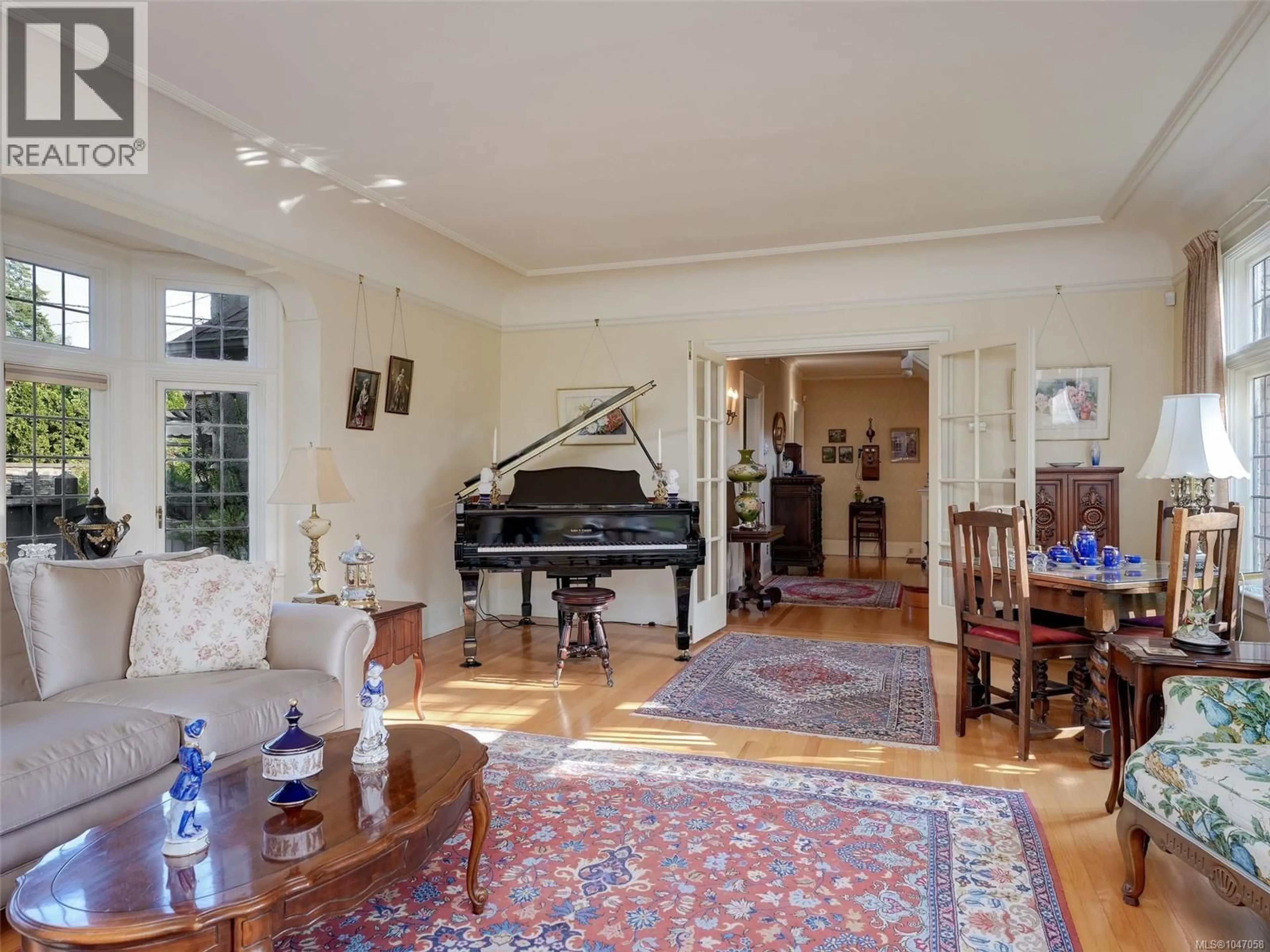 Indoor foyer for 3000 UPLANDS ROAD, Oak Bay British Columbia V8R6B1