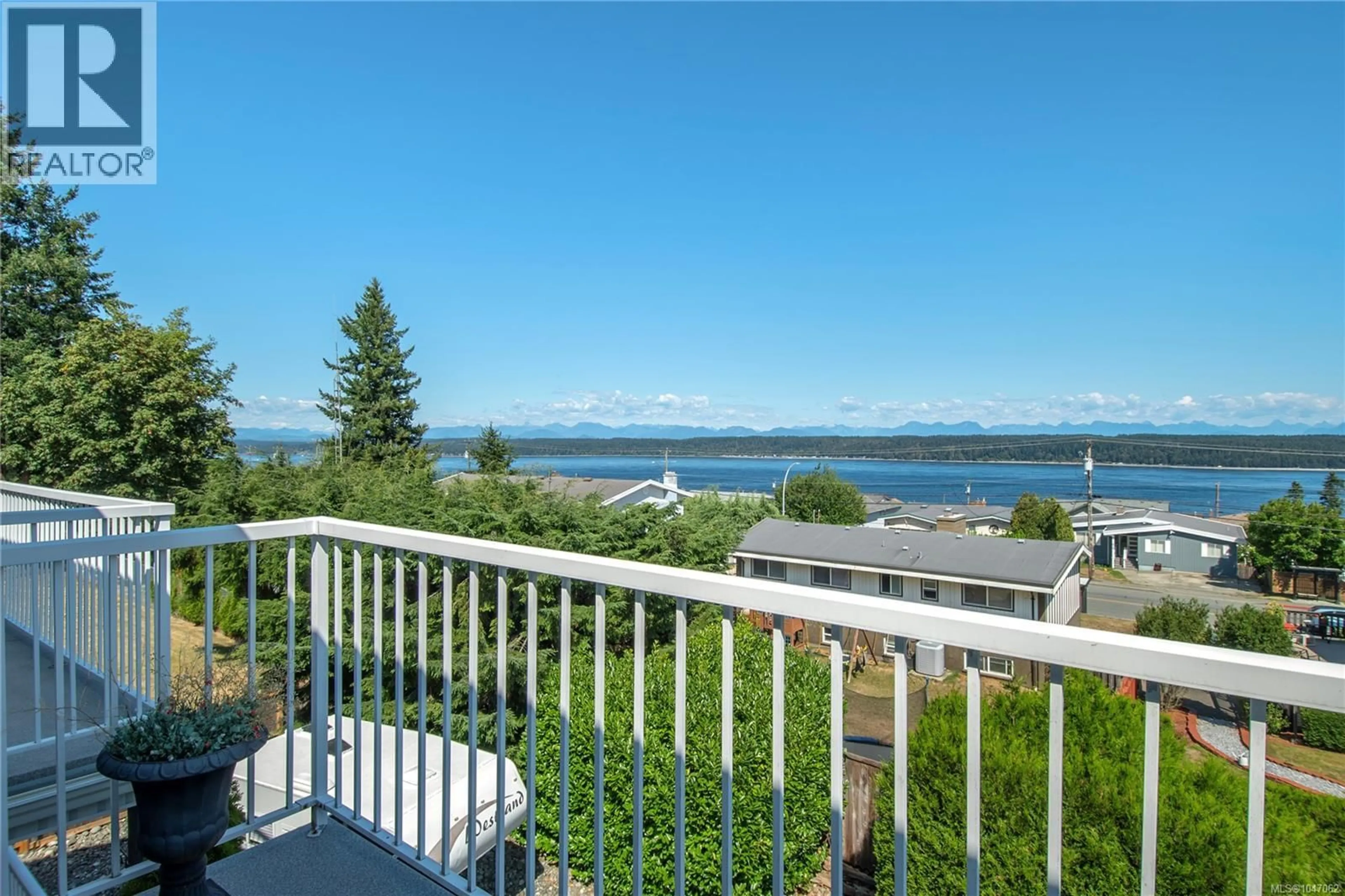 Patio, water/lake/river/ocean view for 6 - 695 UPLAND DRIVE, Campbell River British Columbia V9W2A7