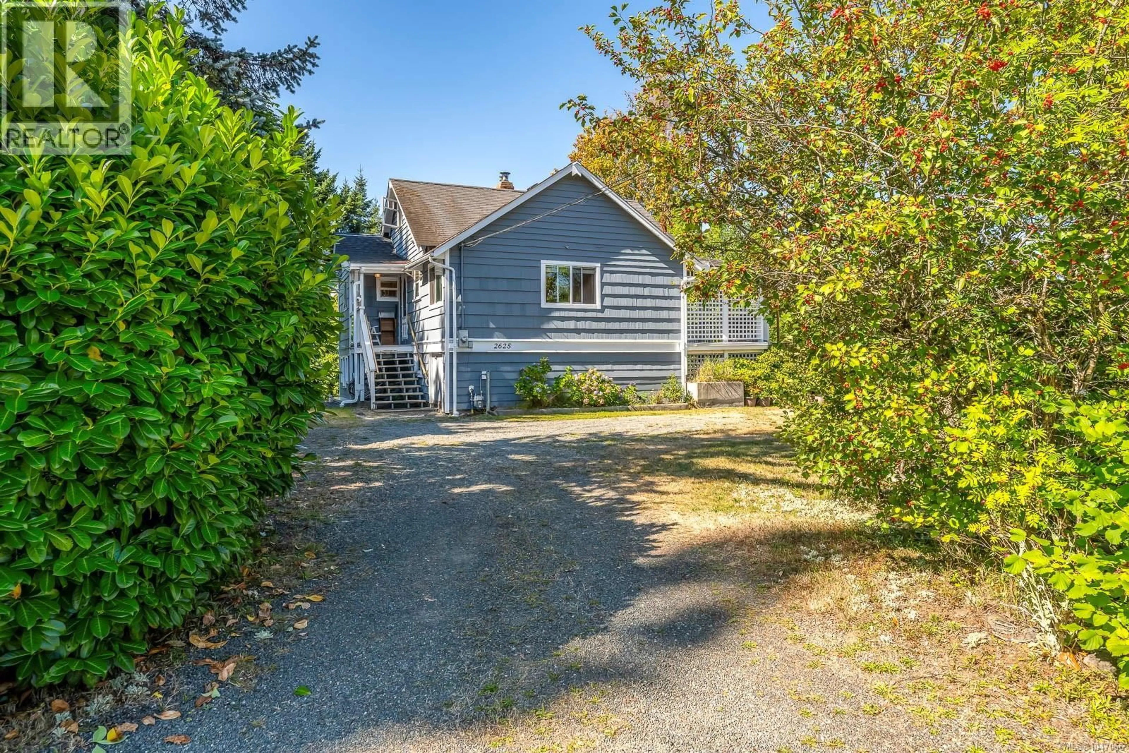 A pic from outside/outdoor area/front of a property/back of a property/a pic from drone, street for 2625 URQUHART AVENUE, Courtenay British Columbia V9N6T6