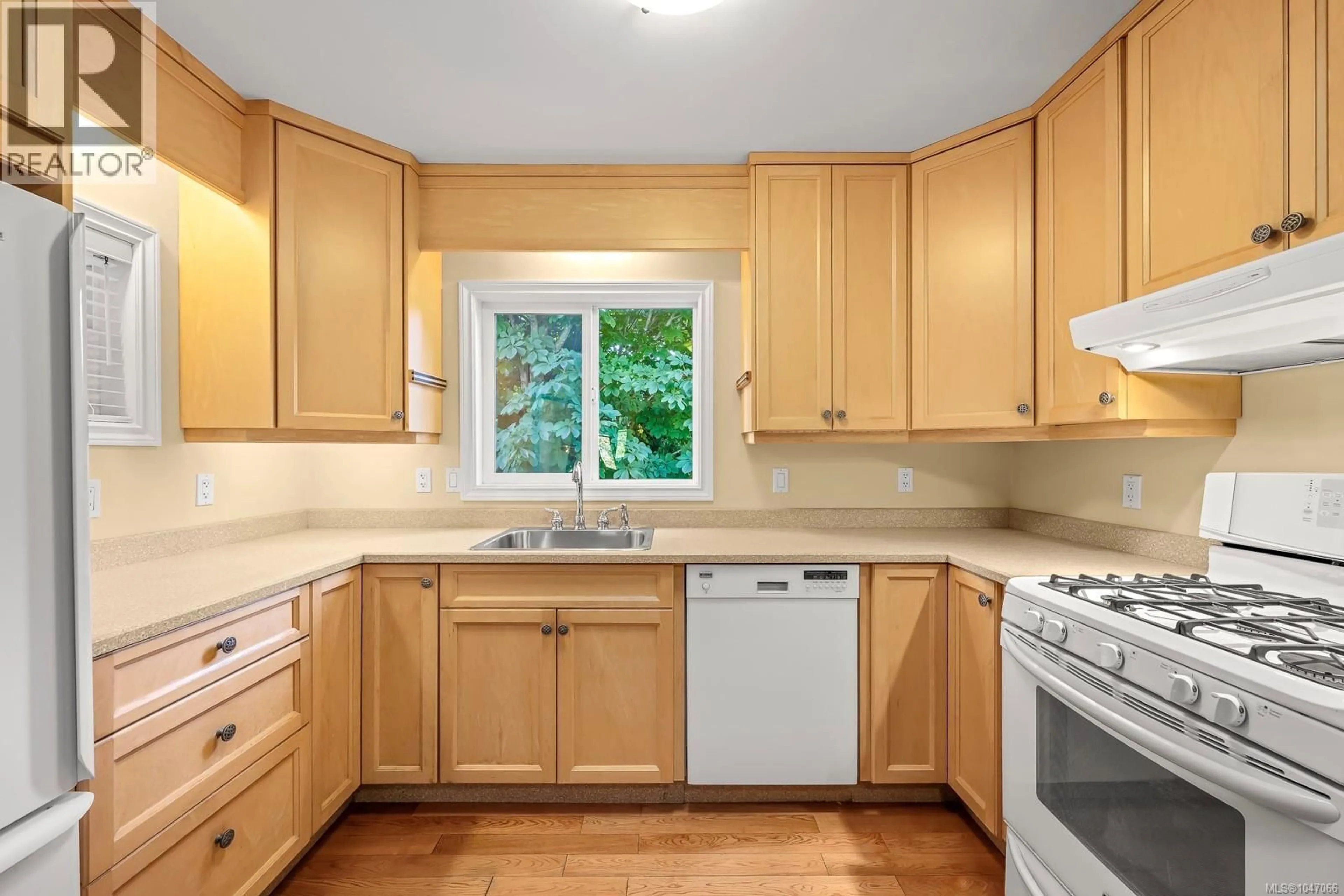 Standard kitchen, unknown for 2625 URQUHART AVENUE, Courtenay British Columbia V9N6T6