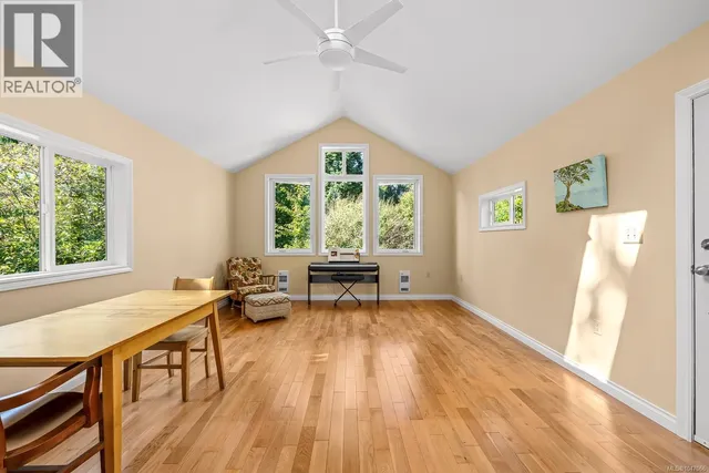 2625 URQUHART AVENUE, Courtenay 5