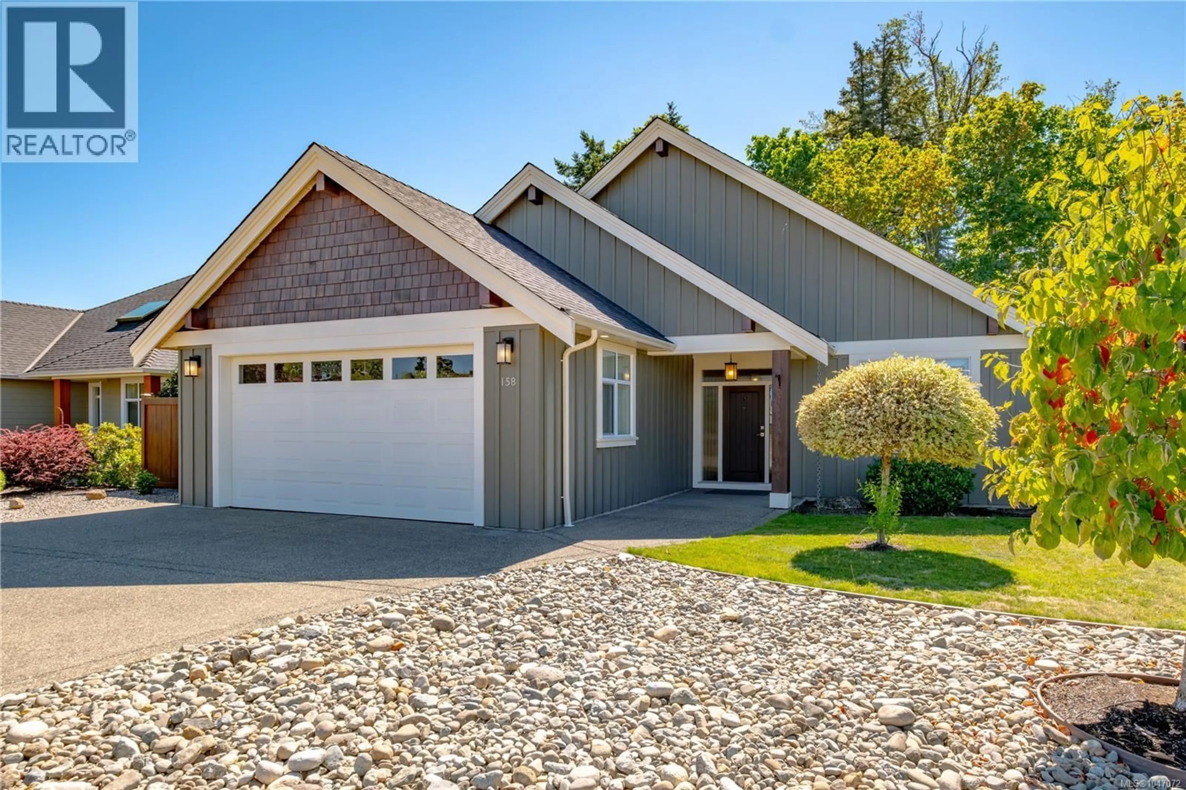 Home with vinyl exterior material, street for 158 SKYLARK AVENUE, Parksville British Columbia V9P1M3