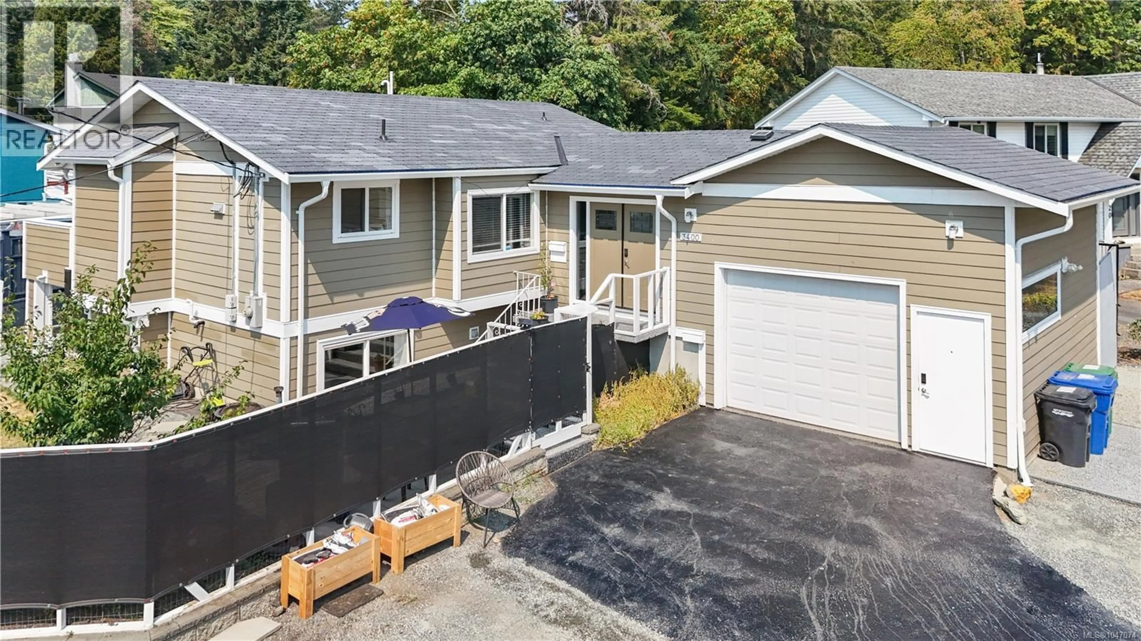 A pic from outside/outdoor area/front of a property/back of a property/a pic from drone, street for 3400 DEPARTURE BAY ROAD, Nanaimo British Columbia V9T1B8