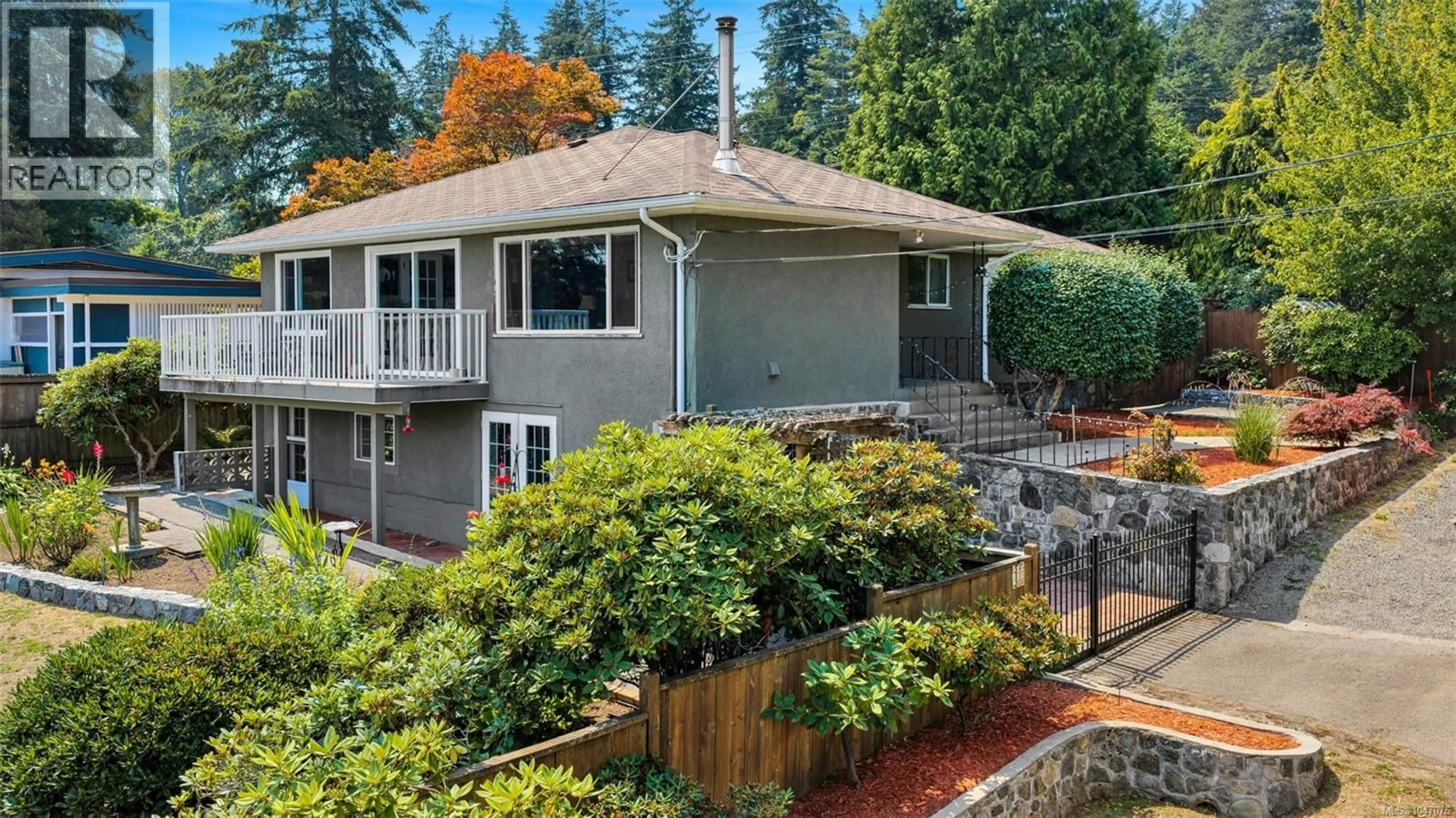 Home with vinyl exterior material, unknown for 711 WELLS ROAD, Saanich British Columbia V8Y1R6