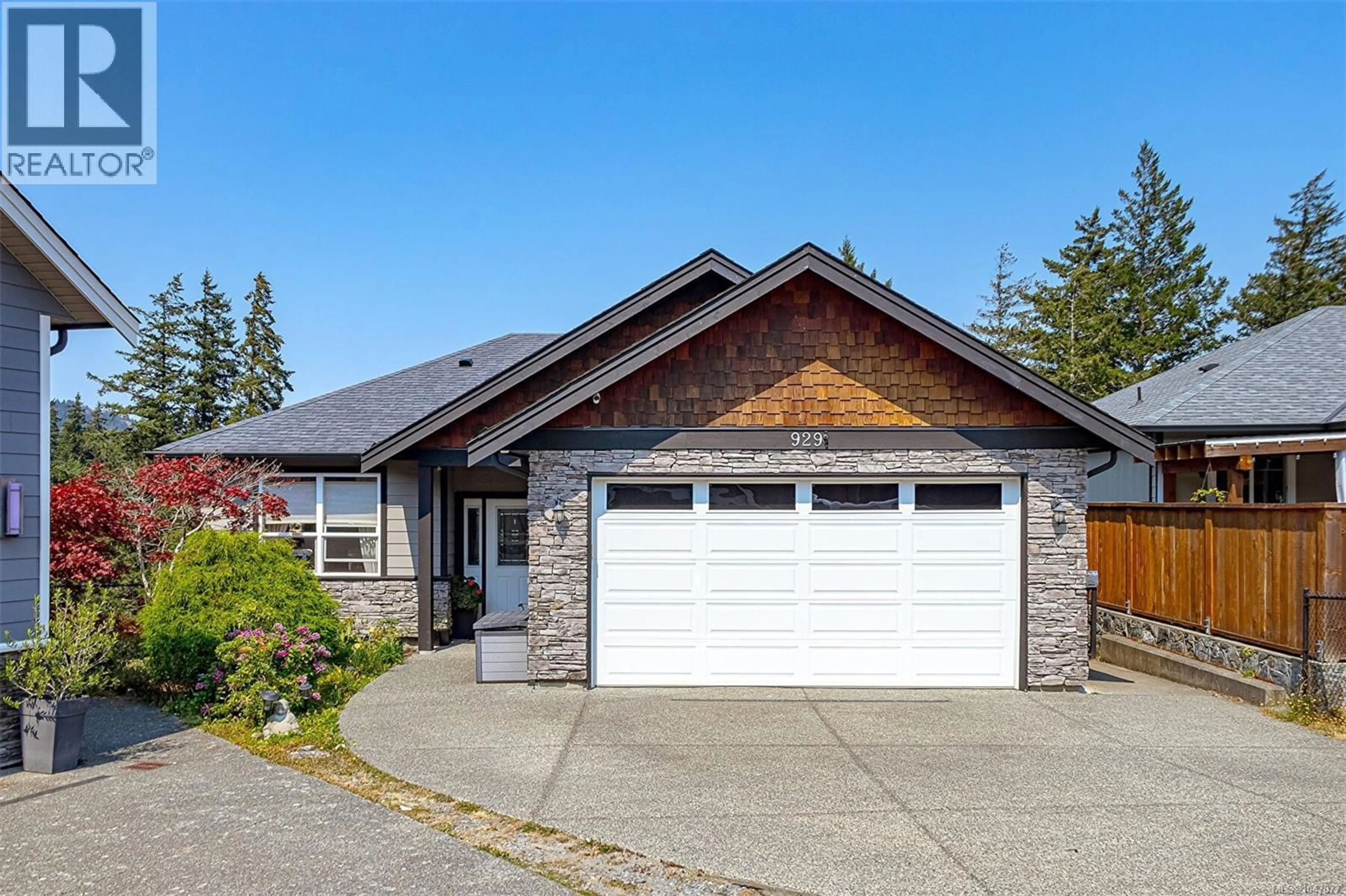 Home with vinyl exterior material, street for 929 STEP MOSS CLOSE, Langford British Columbia V9C4M8