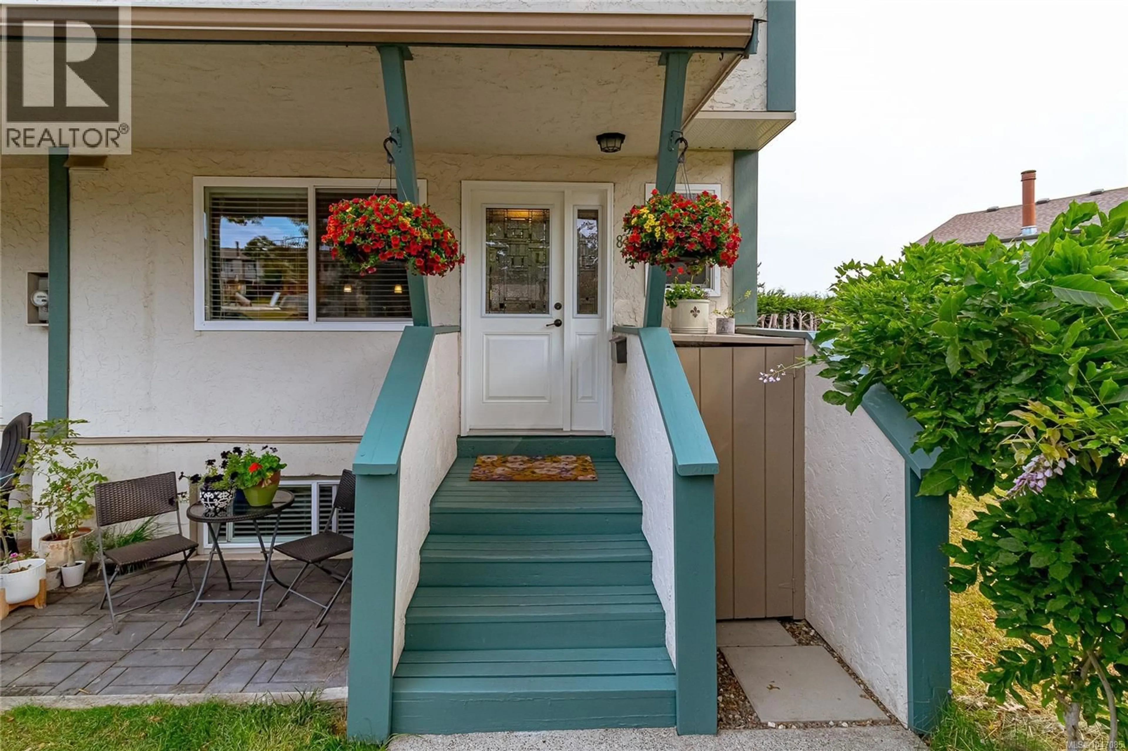 Patio, street for 807 - 640 BROADWAY STREET, Saanich British Columbia V8Z2G4