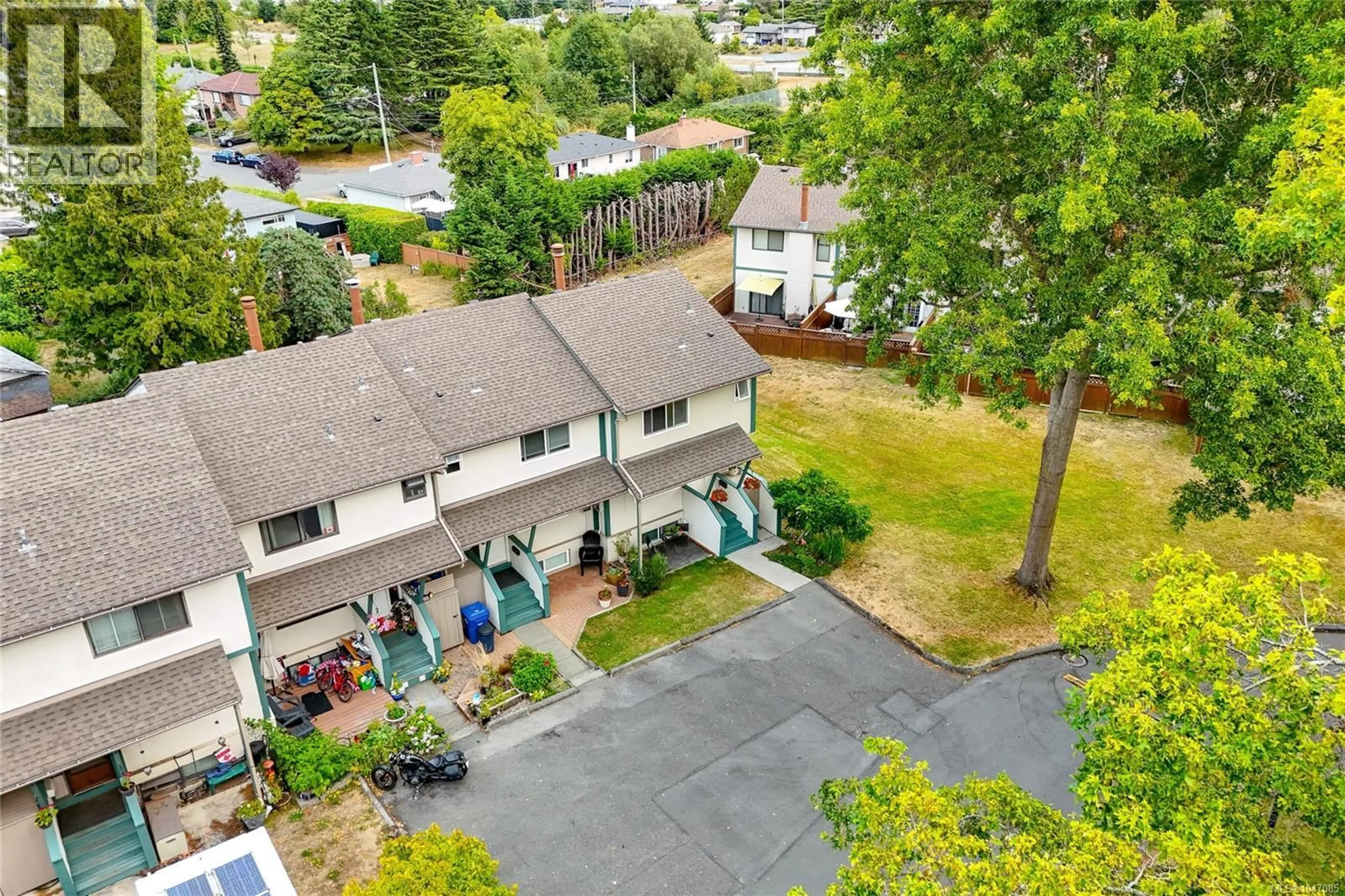 A pic from outside/outdoor area/front of a property/back of a property/a pic from drone, unknown for 807 - 640 BROADWAY STREET, Saanich British Columbia V8Z2G4