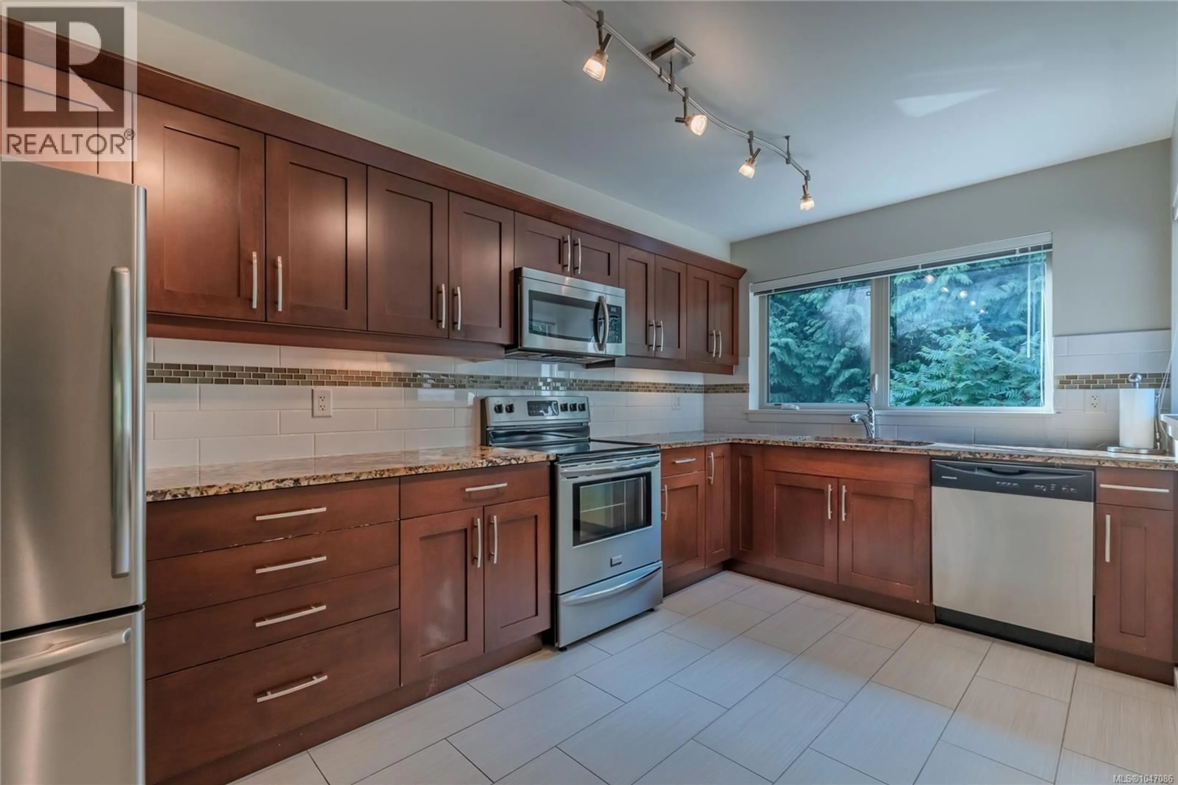 Open concept kitchen, ceramic/tile floor for 404 - 5670 EDGEWATER LANE, Nanaimo British Columbia V9T6K1